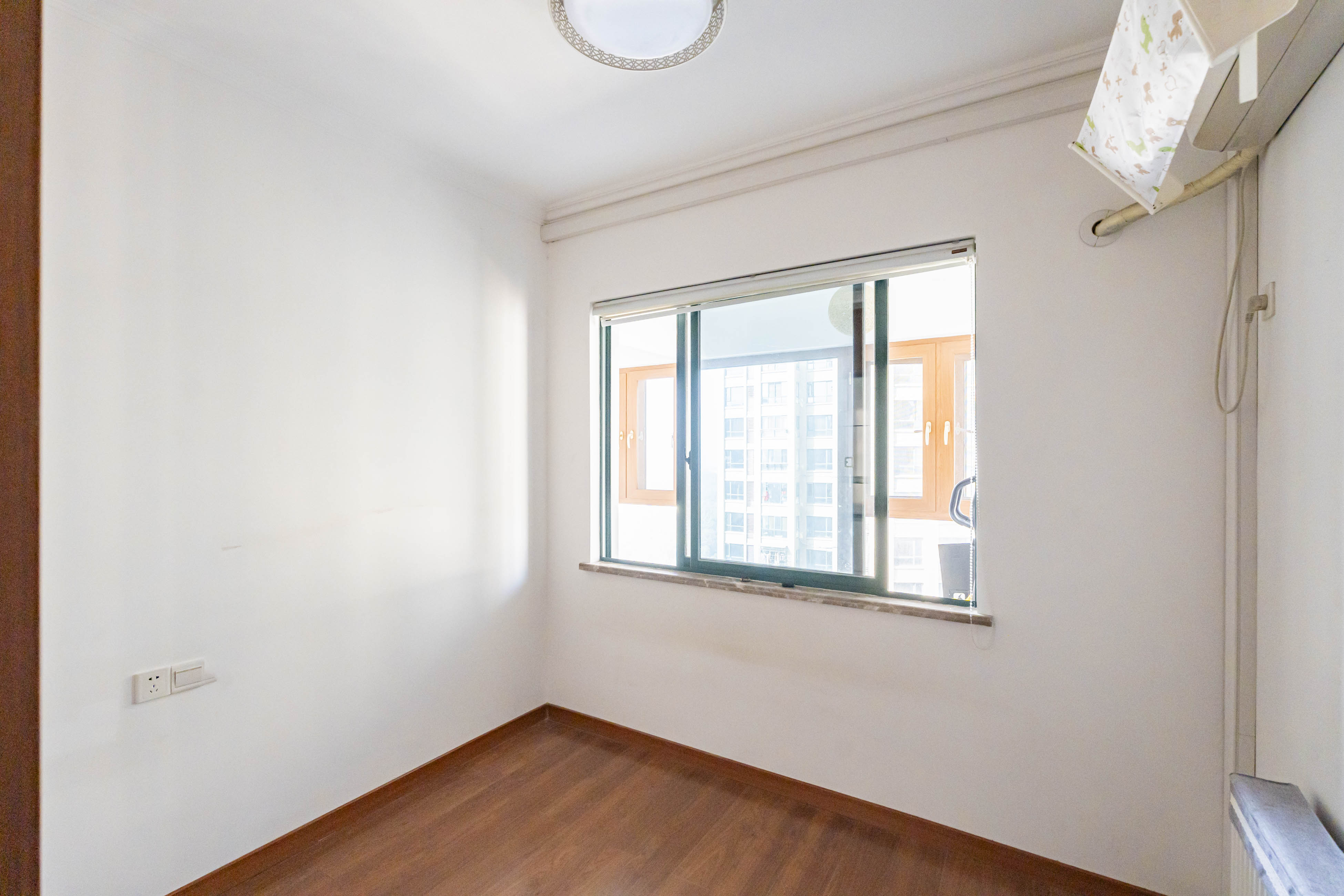 维一星城原山苑 1室2厅2卫 125.0万 维一星城原山苑 1室2厅2卫 125.0万卧室