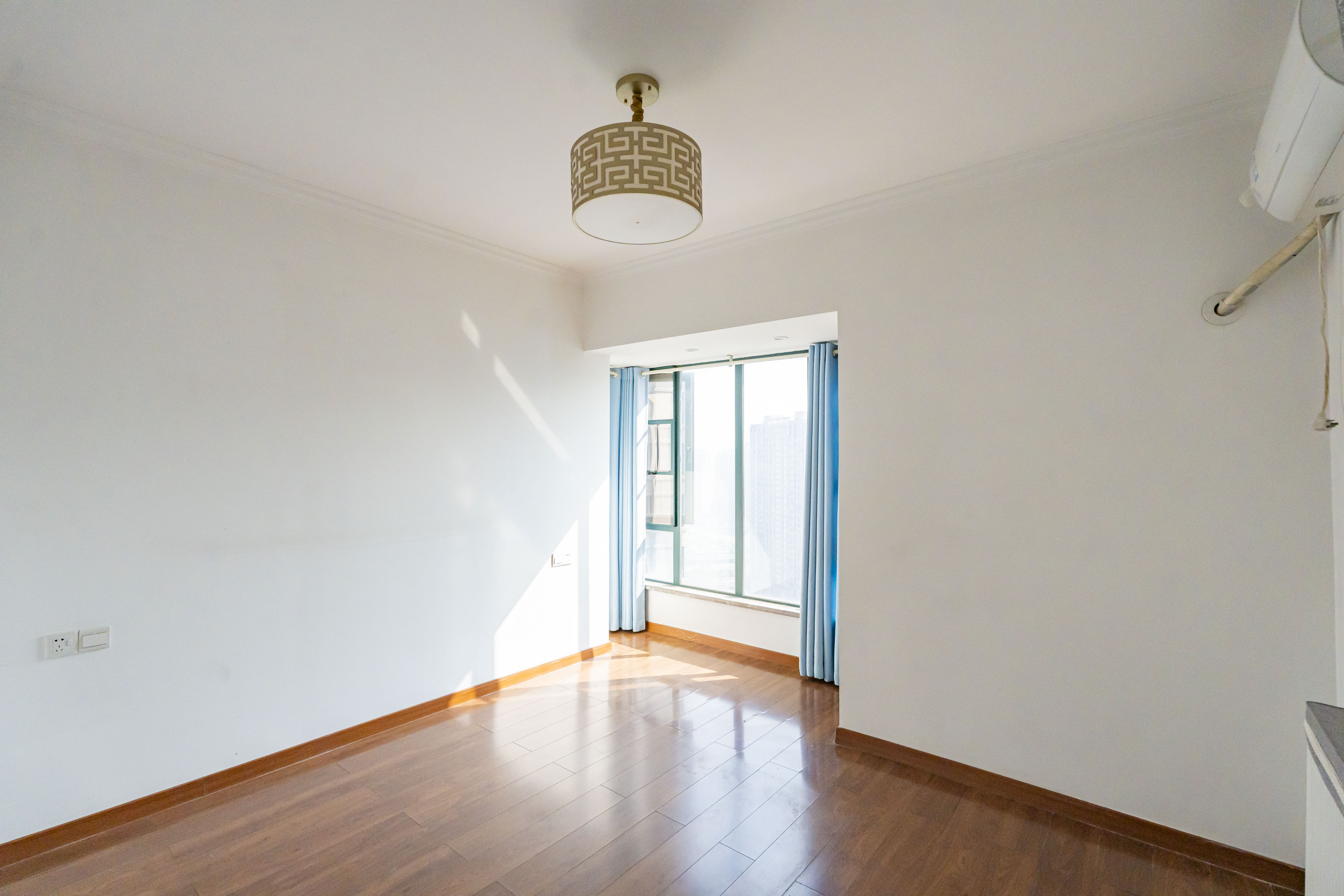 维一星城原山苑 1室2厅2卫 125.0万 维一星城原山苑 1室2厅2卫 125.0万卧室