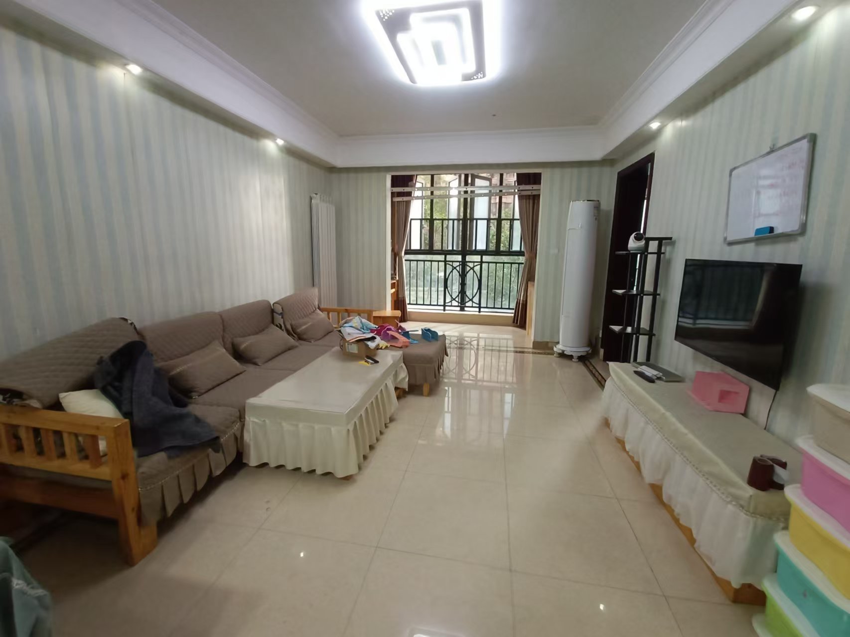 中海国际一期 3室2厅1卫 2000.0元/月 中海国际一期 3室2厅1卫 2000.0元/月室内图