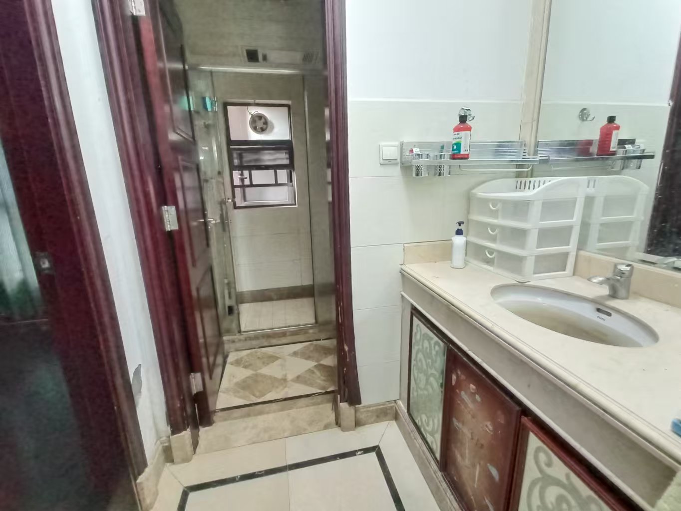 中海国际一期  3室2厅1卫    2000.0元/月 中海国际一期  3室2厅1卫    2000.0元/月