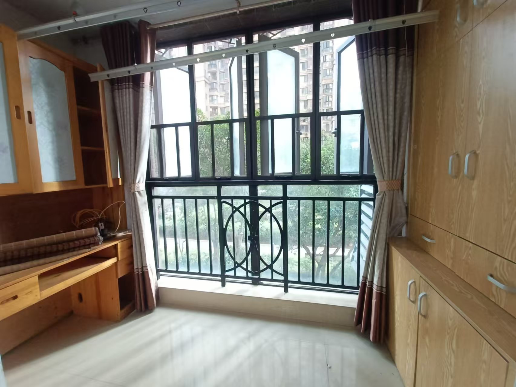 中海国际一期 3室2厅1卫 2000.0元/月 中海国际一期 3室2厅1卫 2000.0元/月室内图