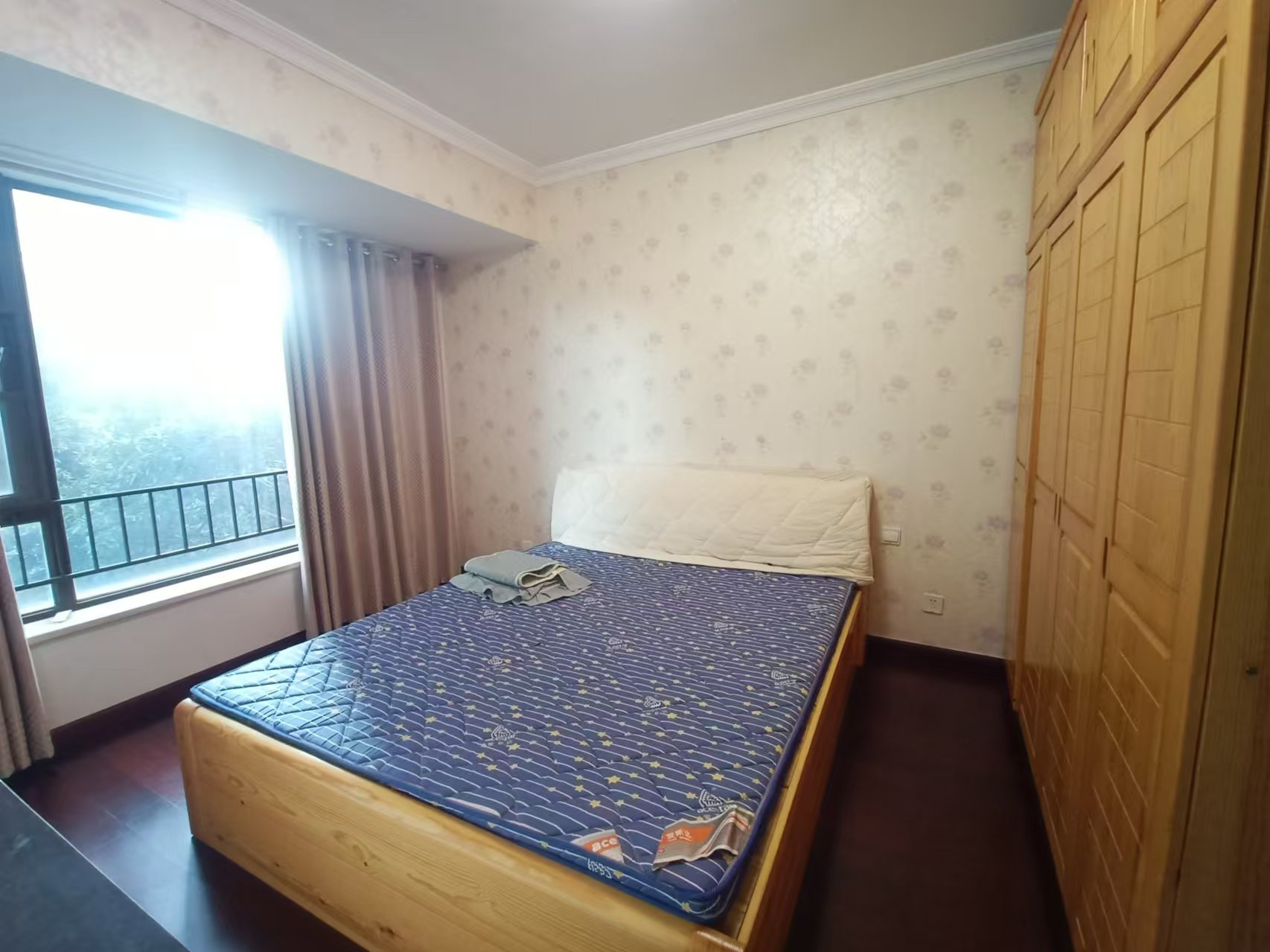 中海国际一期 3室2厅1卫 2000.0元/月 中海国际一期 3室2厅1卫 2000.0元/月室内图