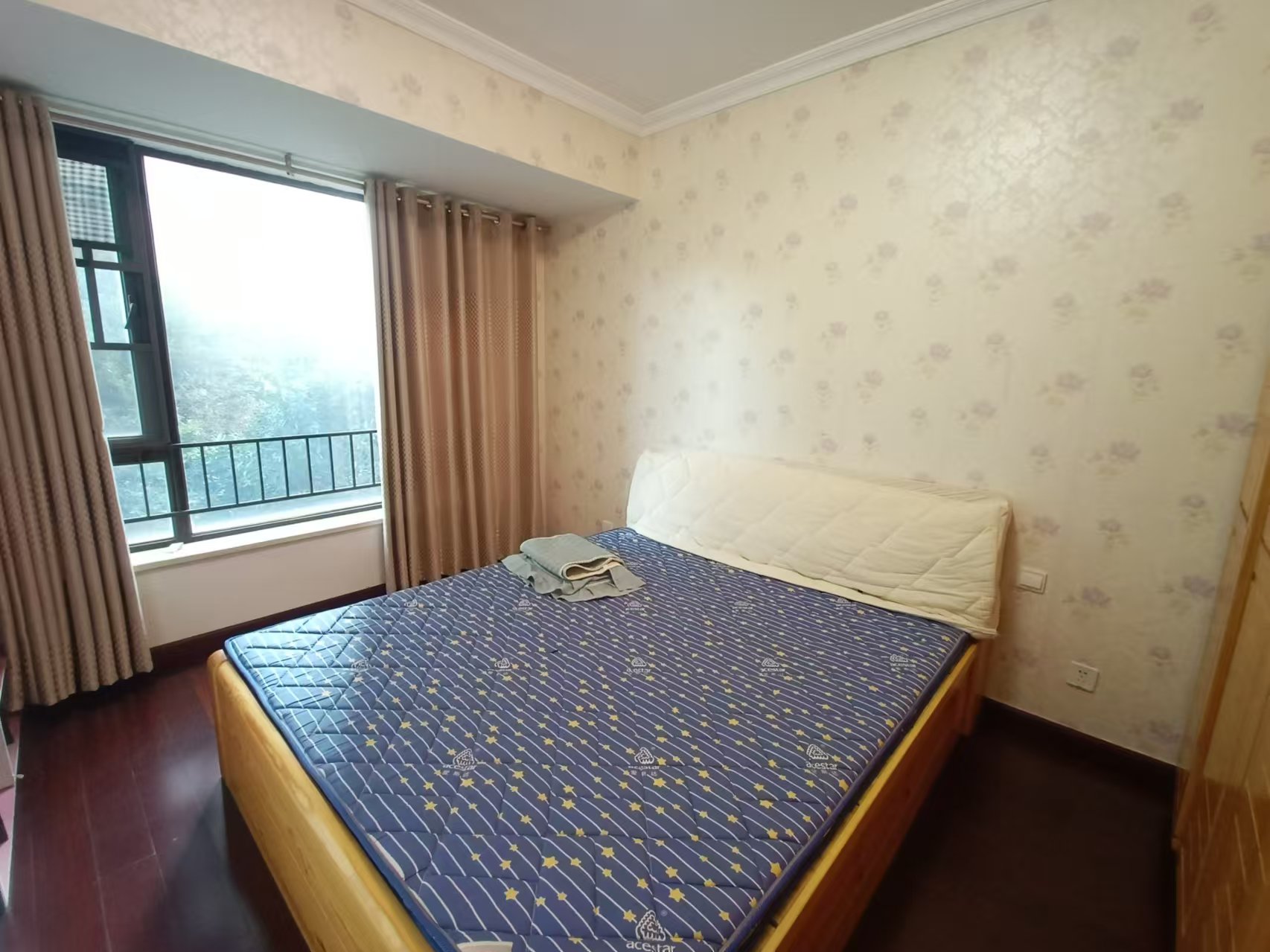 中海国际一期 3室2厅1卫 2000.0元/月 中海国际一期 3室2厅1卫 2000.0元/月室内图