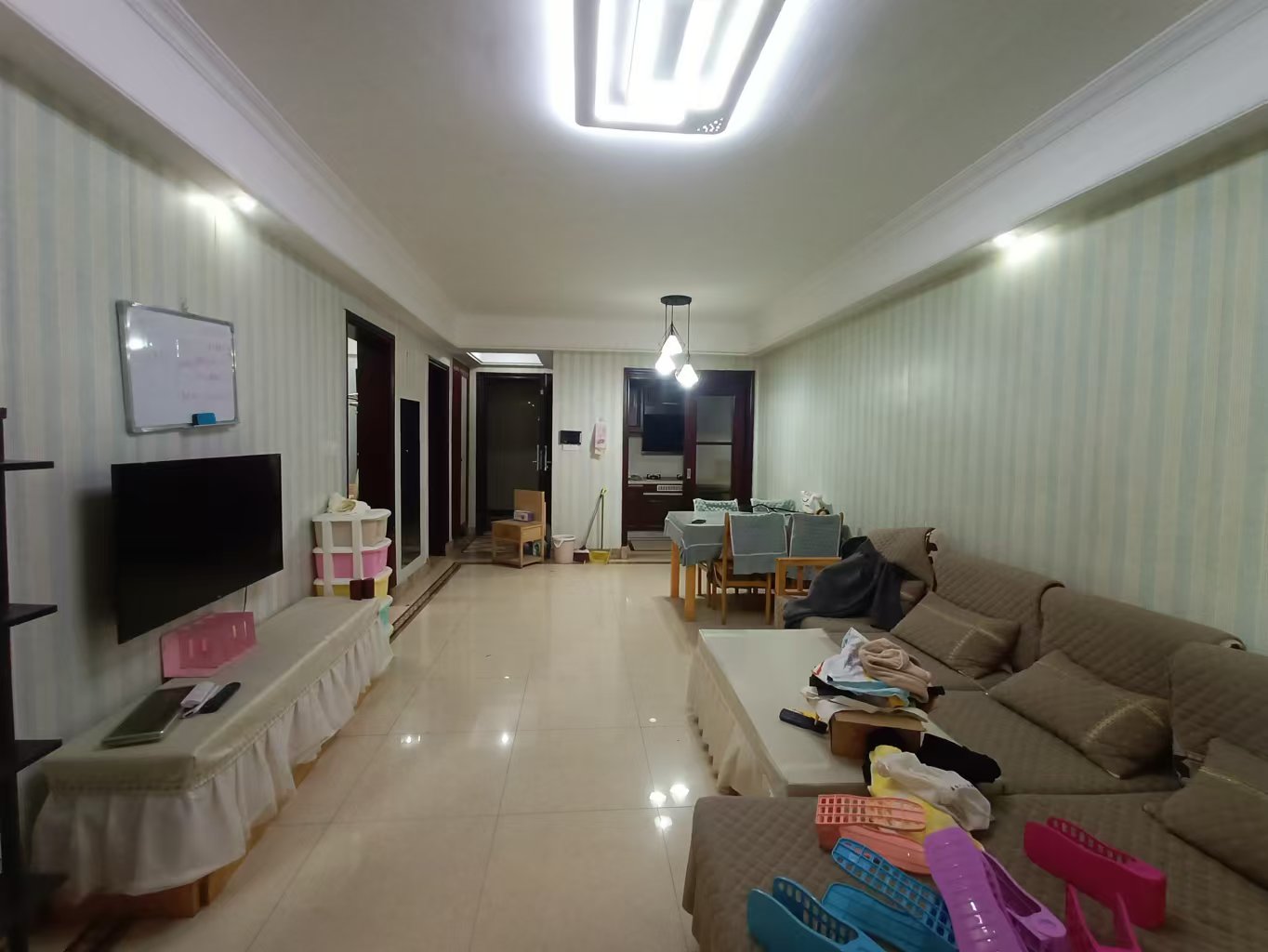 中海国际一期 3室2厅1卫 2000.0元/月 中海国际一期 3室2厅1卫 2000.0元/月室内图