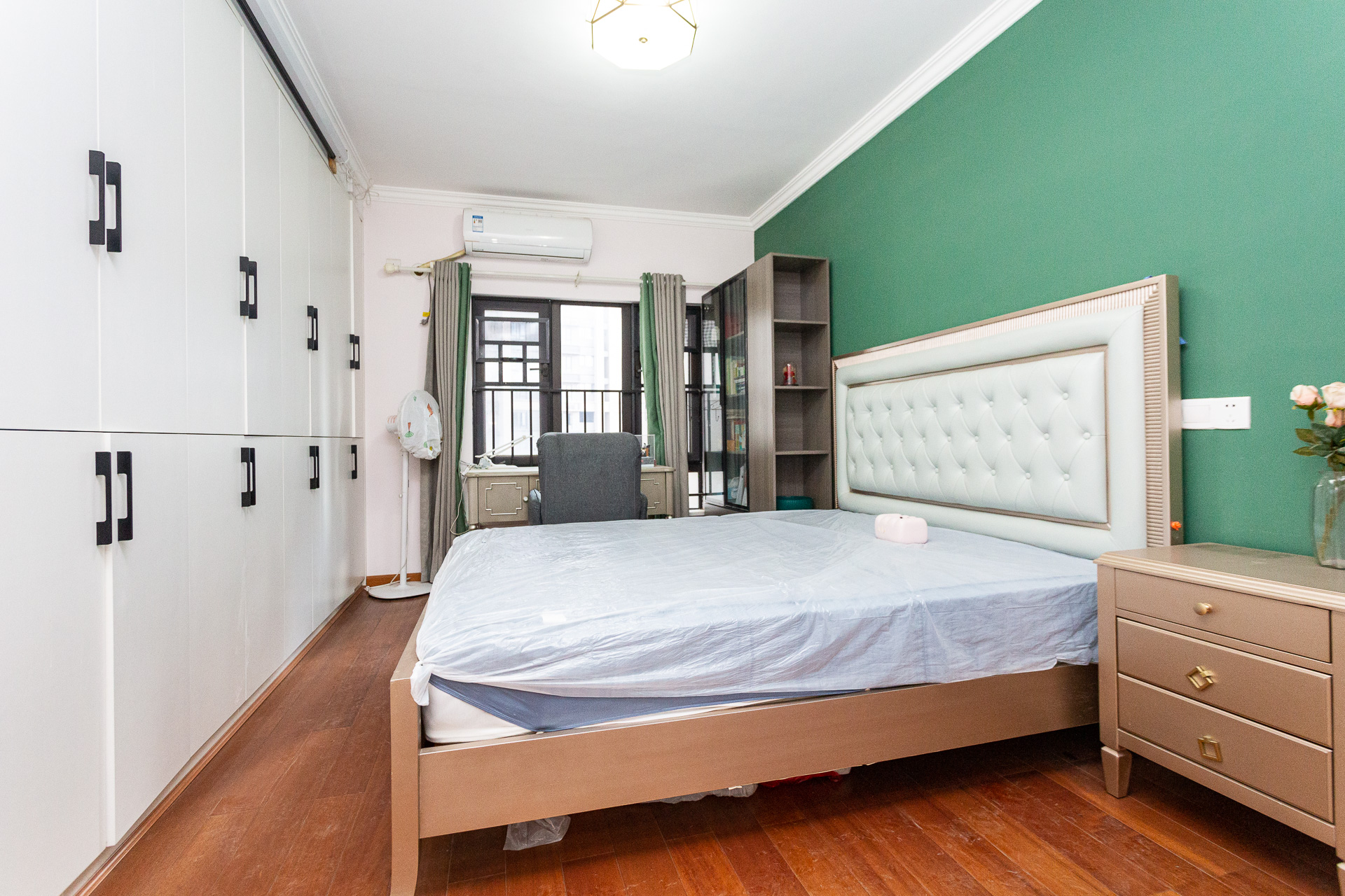 时代倾城三期  4室2厅2卫    128.0万 时代倾城三期  4室2厅2卫    128.0万卧室