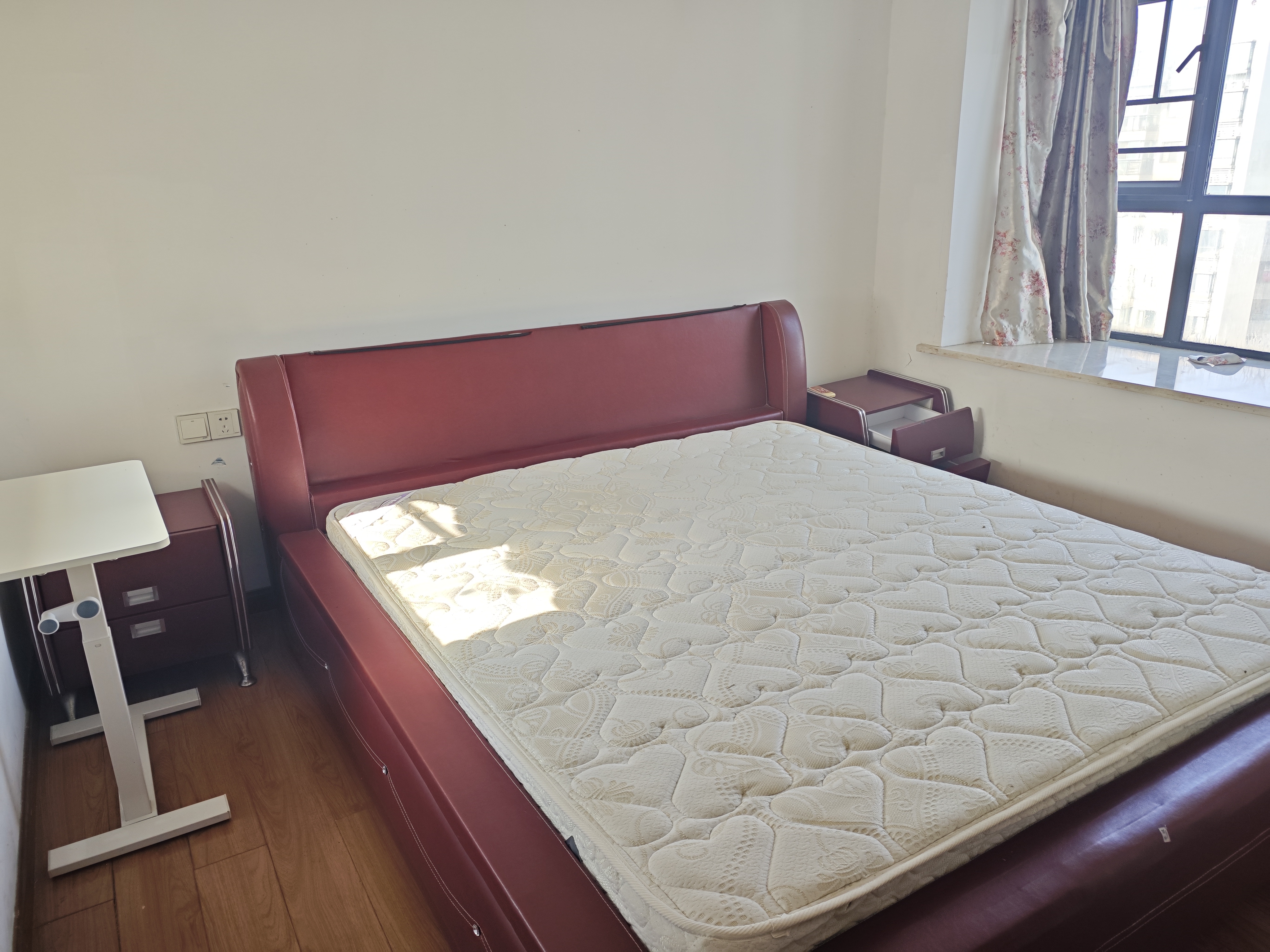 莱茵城  3室2厅2卫   2250.00元/月室内图