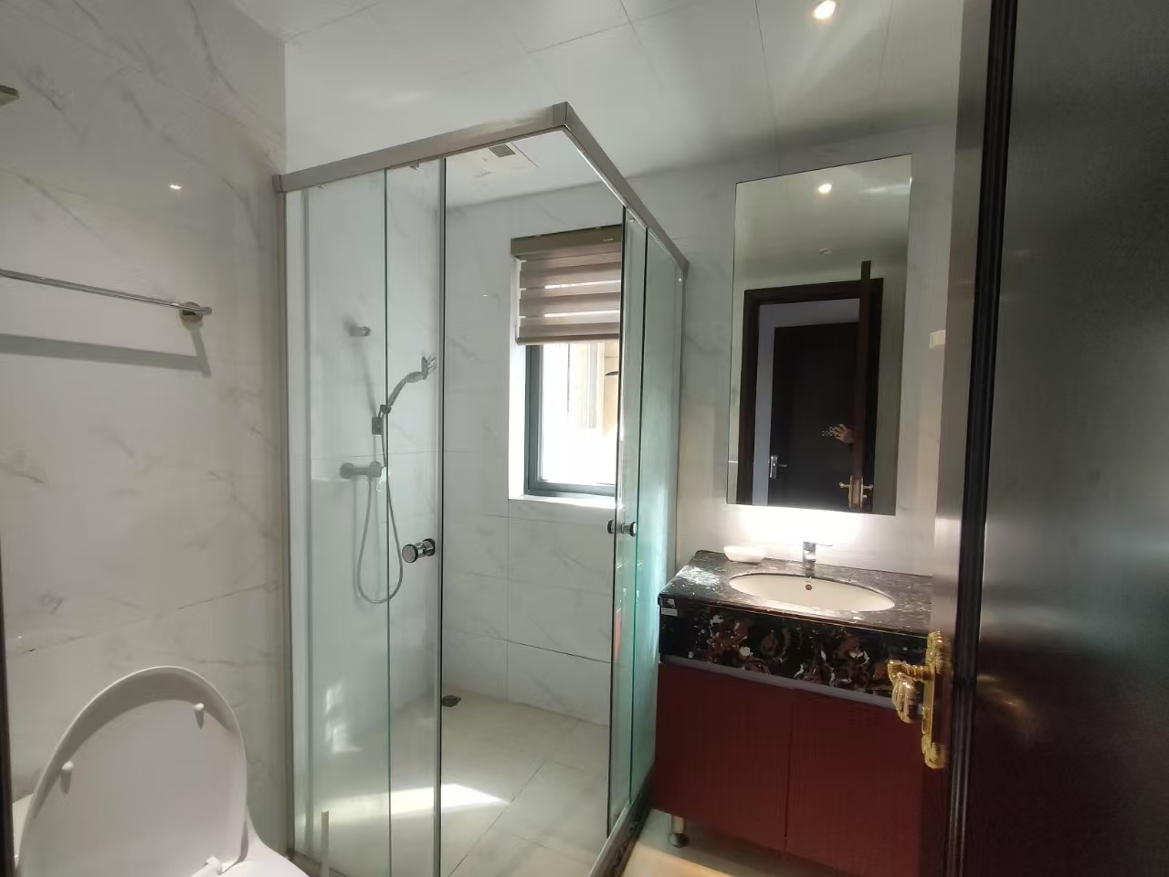 恒大华府  3室2厅2卫    87.8万 恒大华府  3室2厅2卫    87.8万室内图