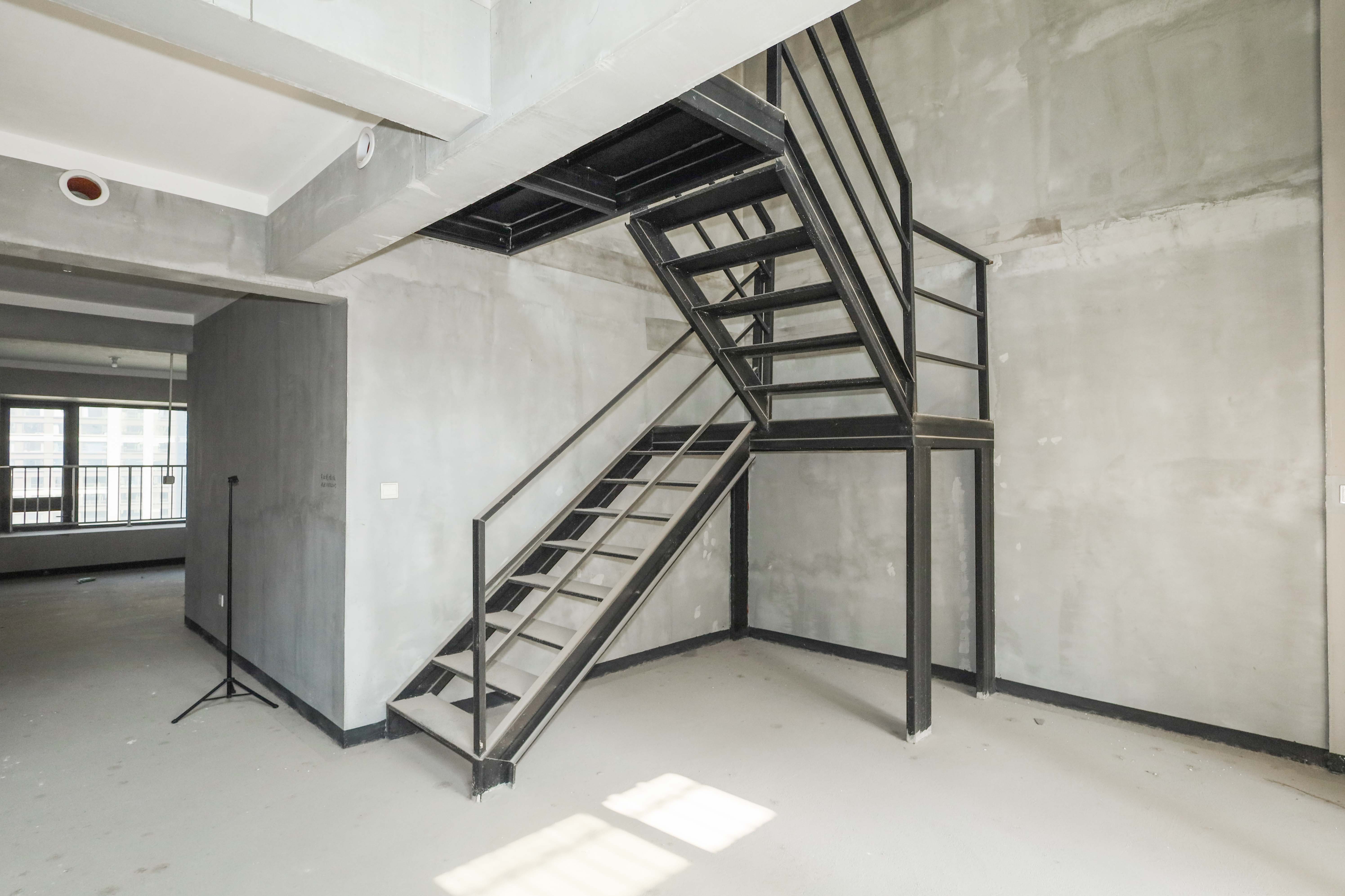 建发央著  4室2厅2卫   330.00万客厅