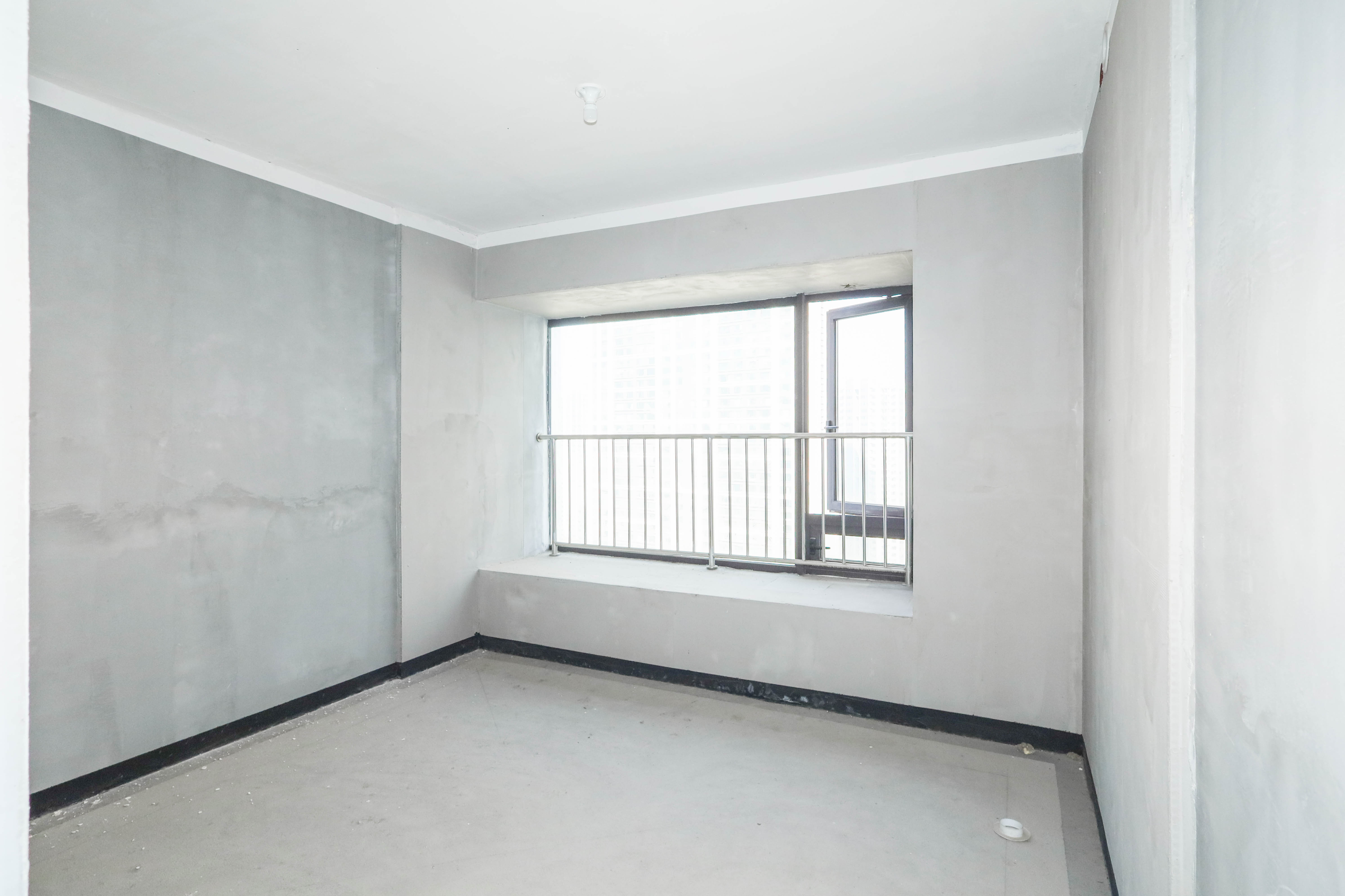 建发央著  4室2厅2卫   330.00万卧室