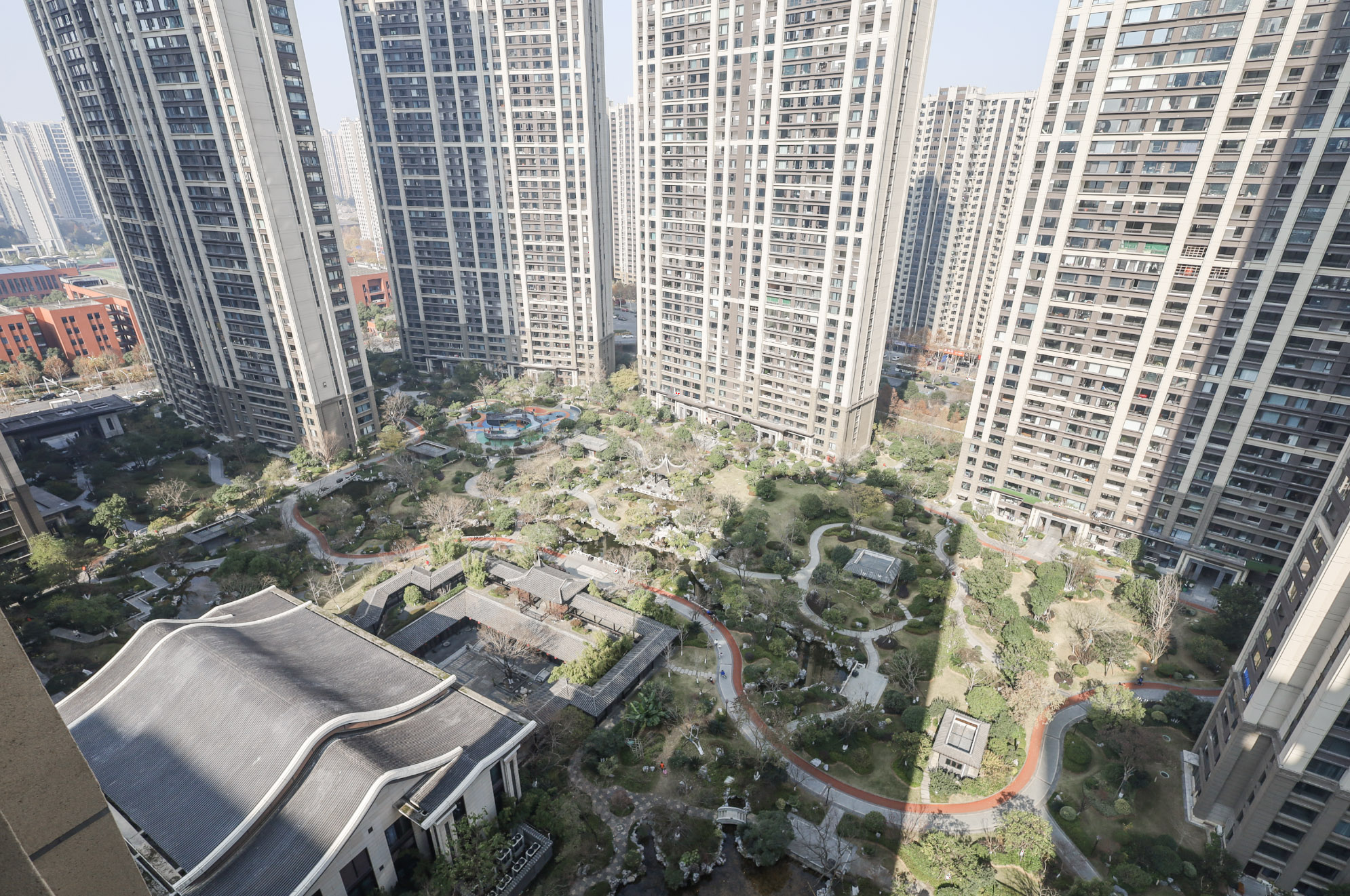 建发央著  4室2厅2卫   330.00万阳台