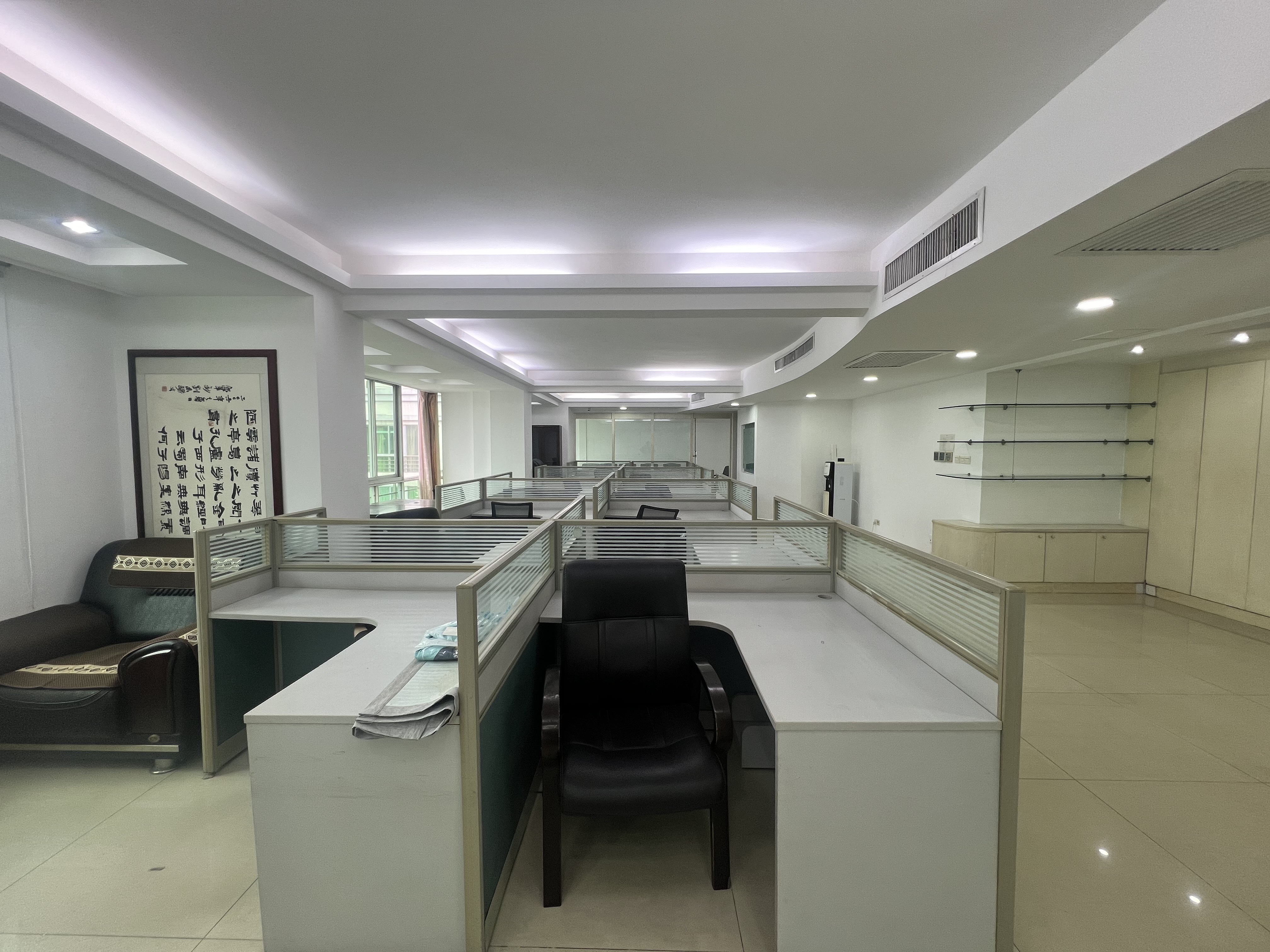 富豪大厦(富豪花园) 3室2厅2卫 150.0万 富豪大厦(富豪花园) 3室2厅2卫 150.0万客厅