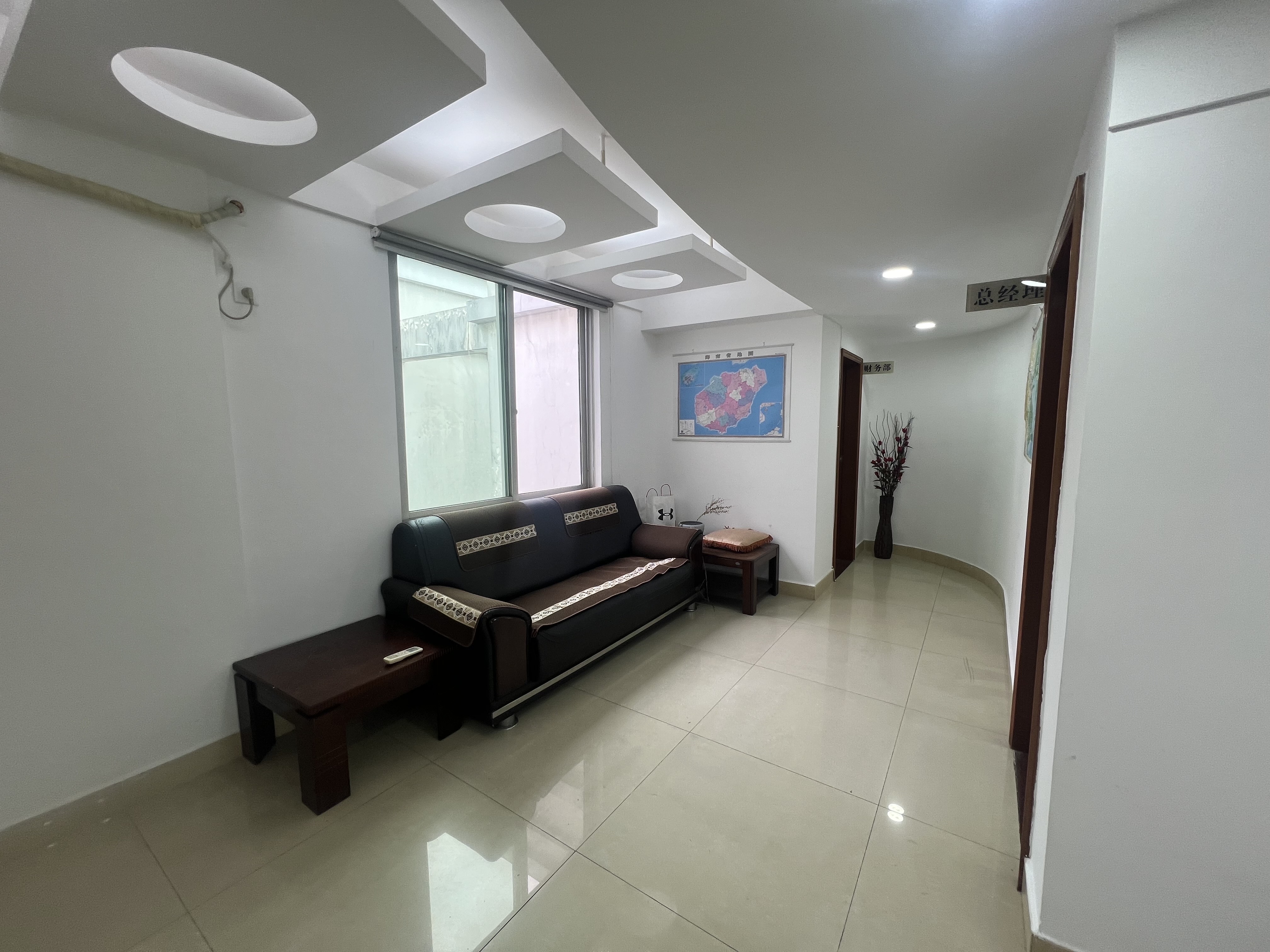 富豪大厦(富豪花园) 3室2厅2卫 150.0万 富豪大厦(富豪花园) 3室2厅2卫 150.0万客厅