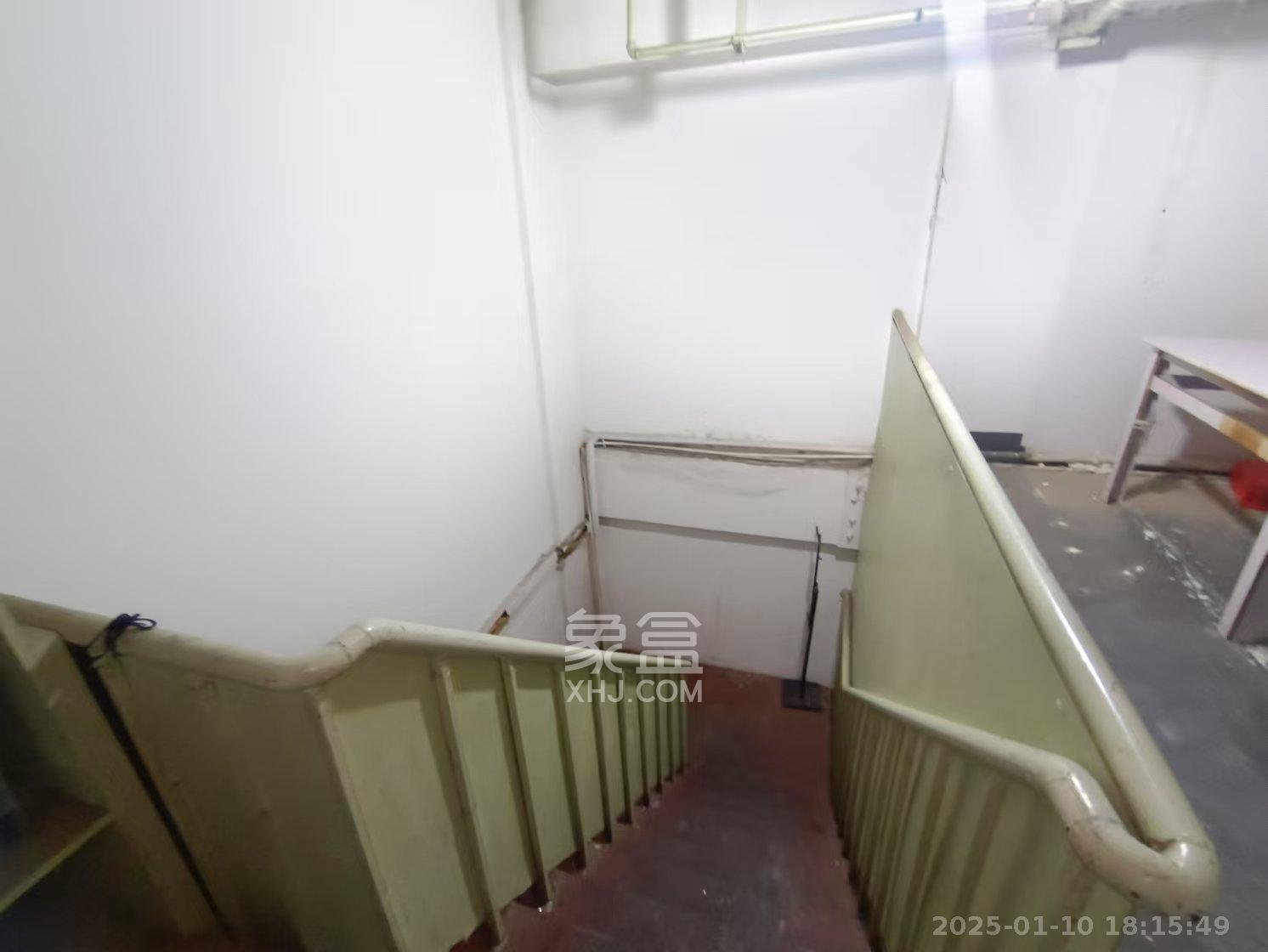 阳光100一期、四五期   50.0㎡      4200.0元/月室内图