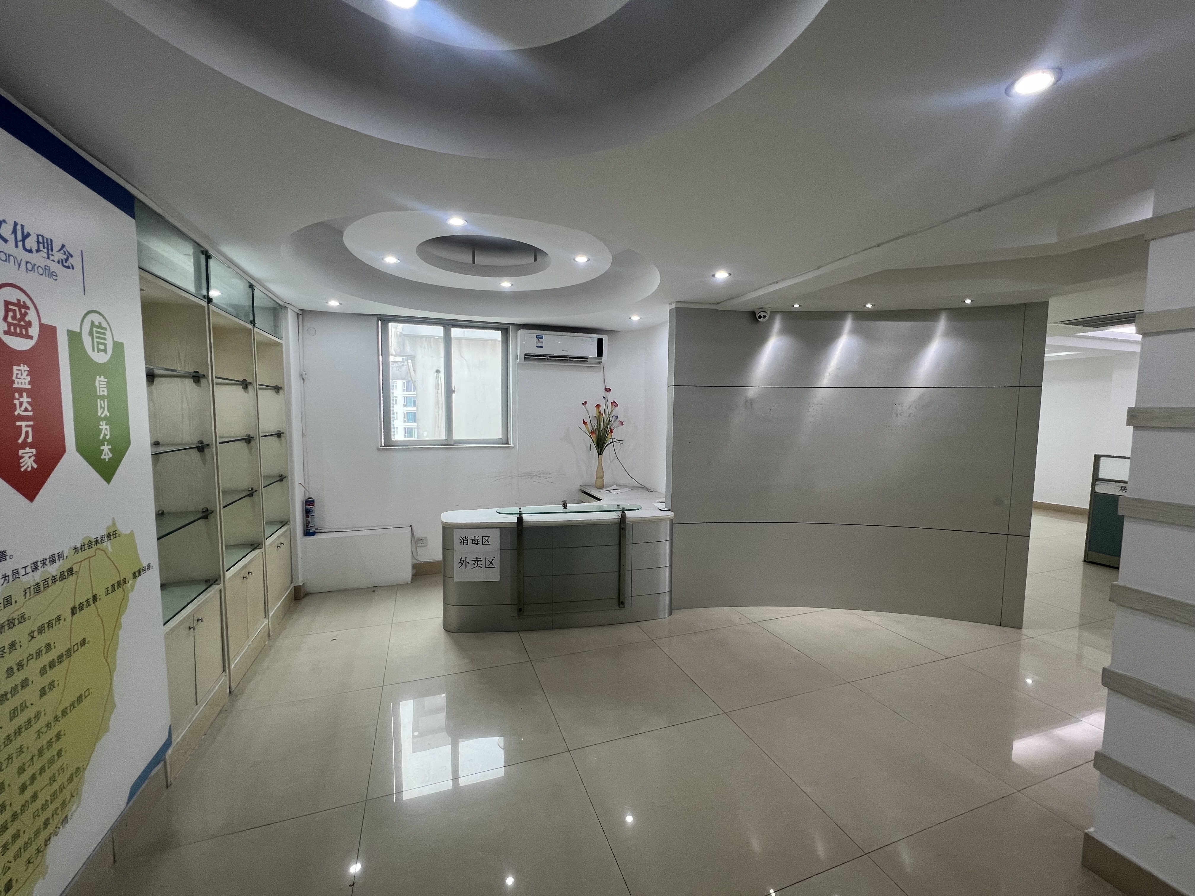 富豪大厦(富豪花园) 3室2厅2卫 150.0万 富豪大厦(富豪花园) 3室2厅2卫 150.0万客厅