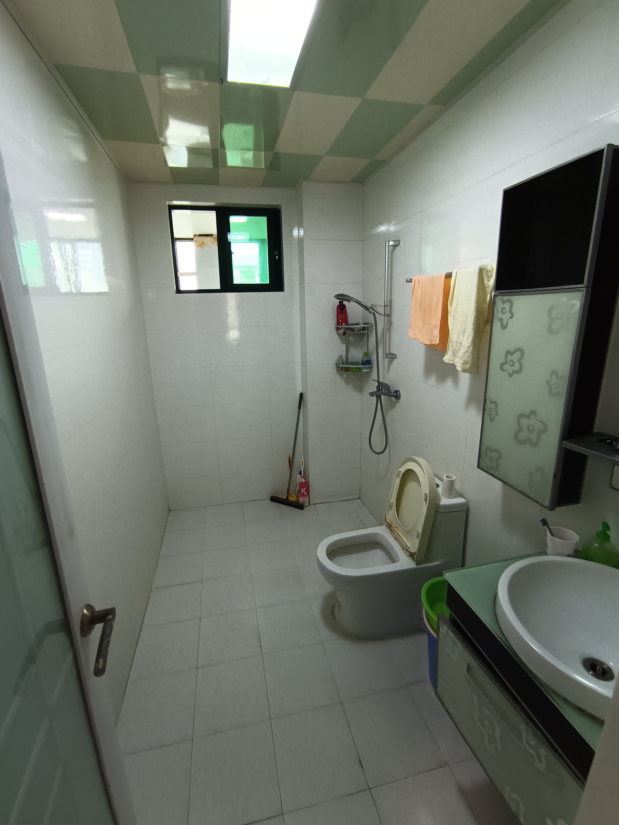 金海雅苑 4室2厅3卫 165.0万 金海雅苑 4室2厅3卫 165.0万卫生间