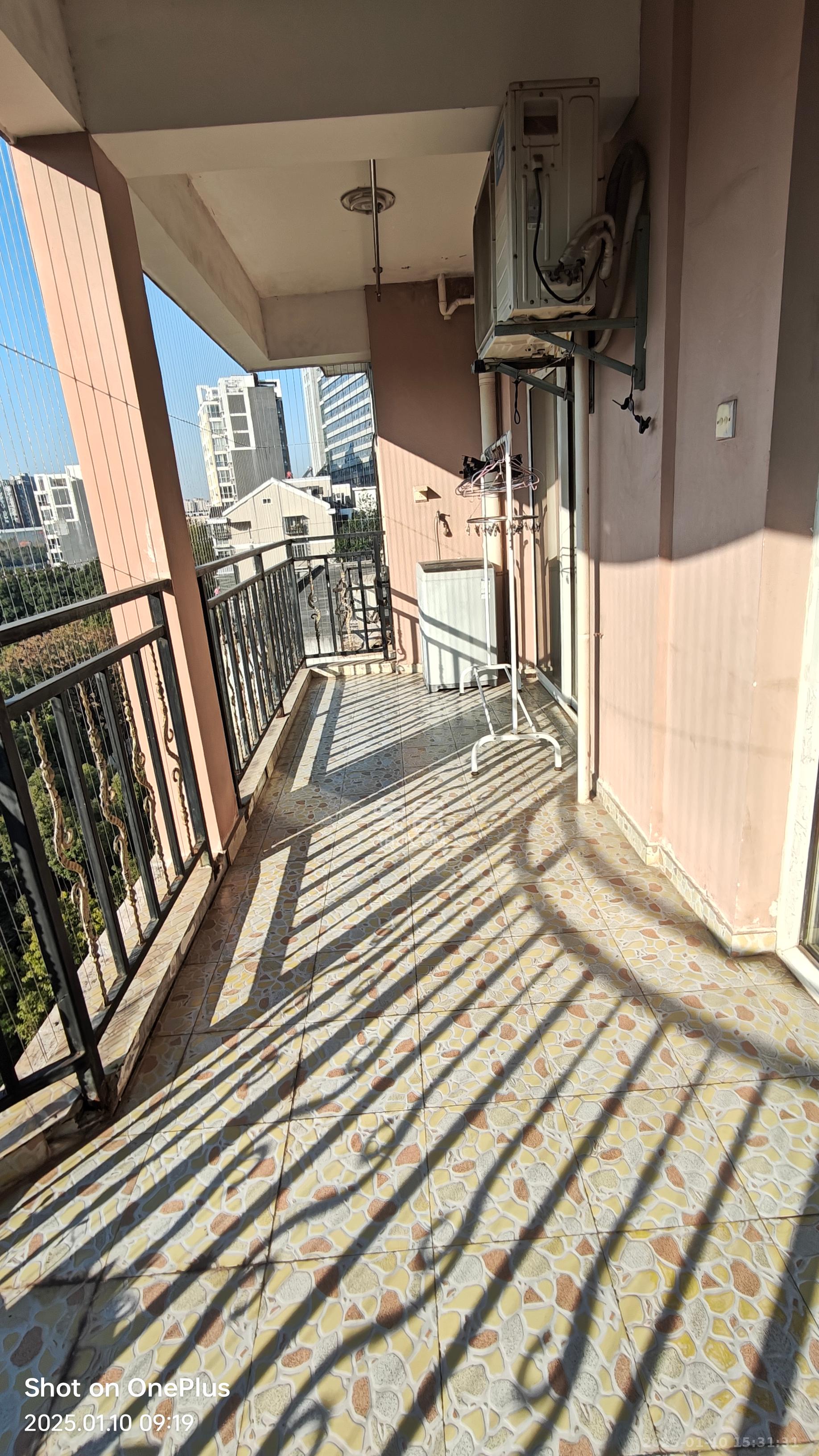 华银南苑 3室2厅2卫 1800.0元/月 华银南苑 3室2厅2卫 1800.0元/月室内图