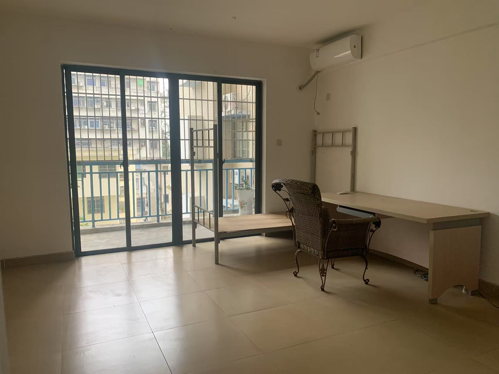 金海广场 4室2厅2卫 3300.0元/月 金海广场 4室2厅2卫 3300.0元/月室内图