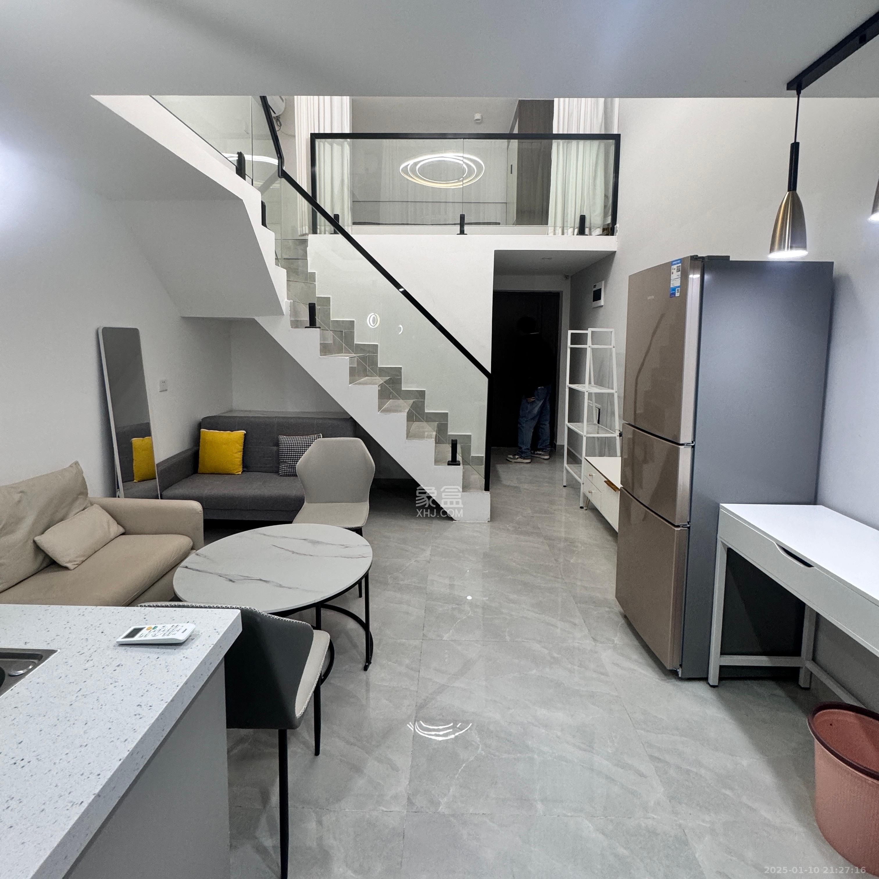 卓越中寰 1室1厅1卫 2600.0元/月 卓越中寰 1室1厅1卫 2600.0元/月室内图