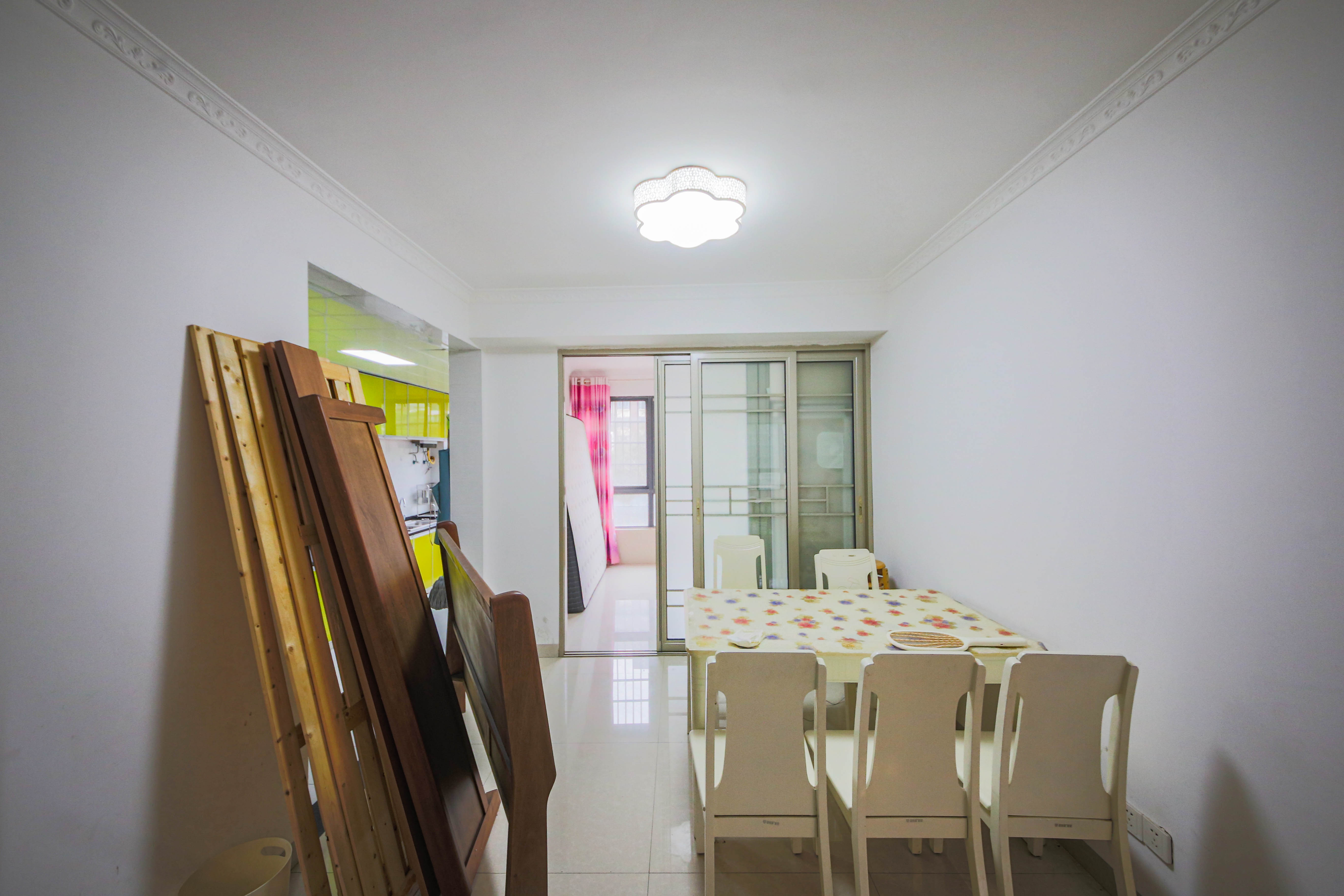 鑫远湘府华城  3室2厅2卫    142.8万 鑫远湘府华城  3室2厅2卫    142.8万客厅