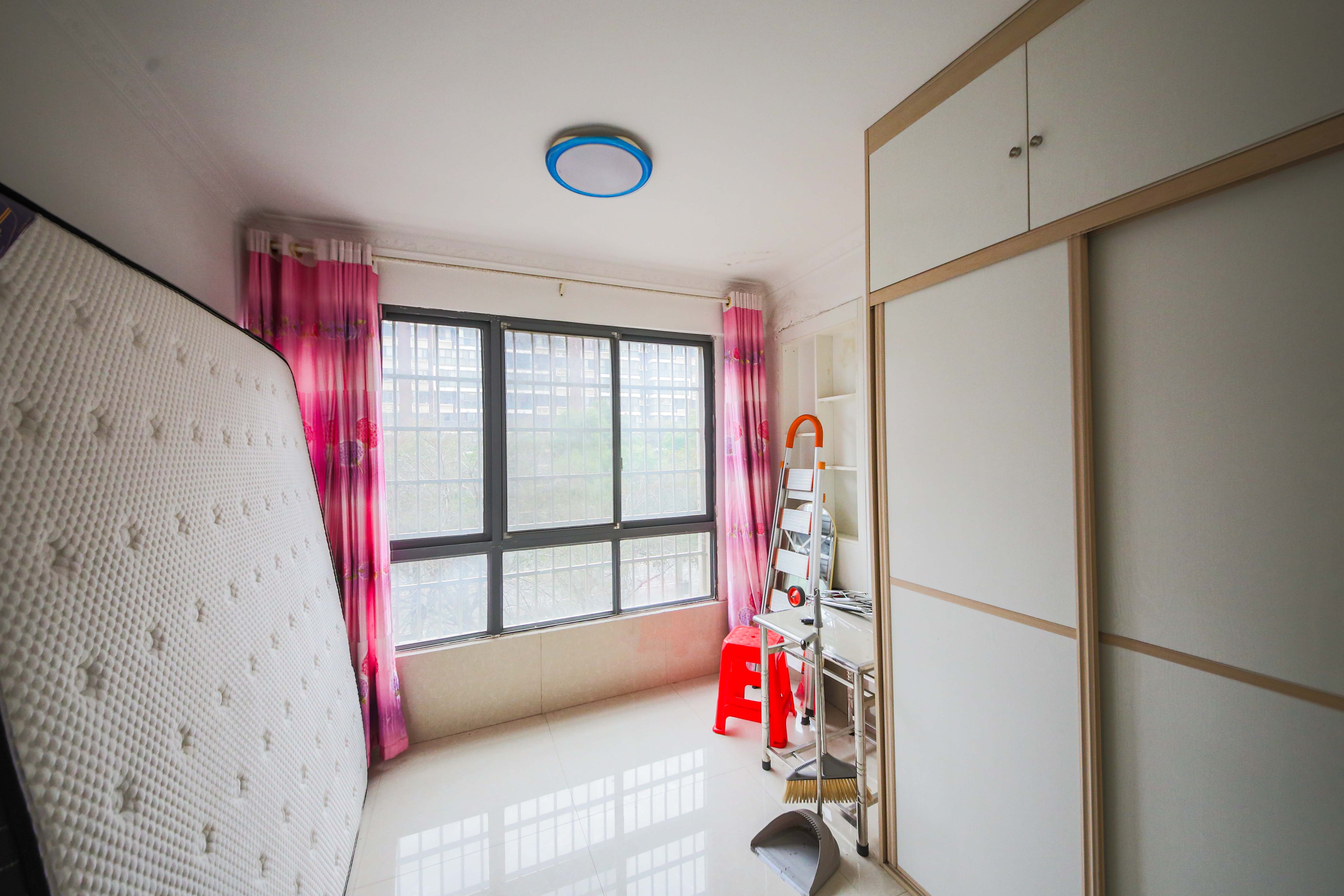 鑫远湘府华城  3室2厅2卫    142.8万 鑫远湘府华城  3室2厅2卫    142.8万卧室