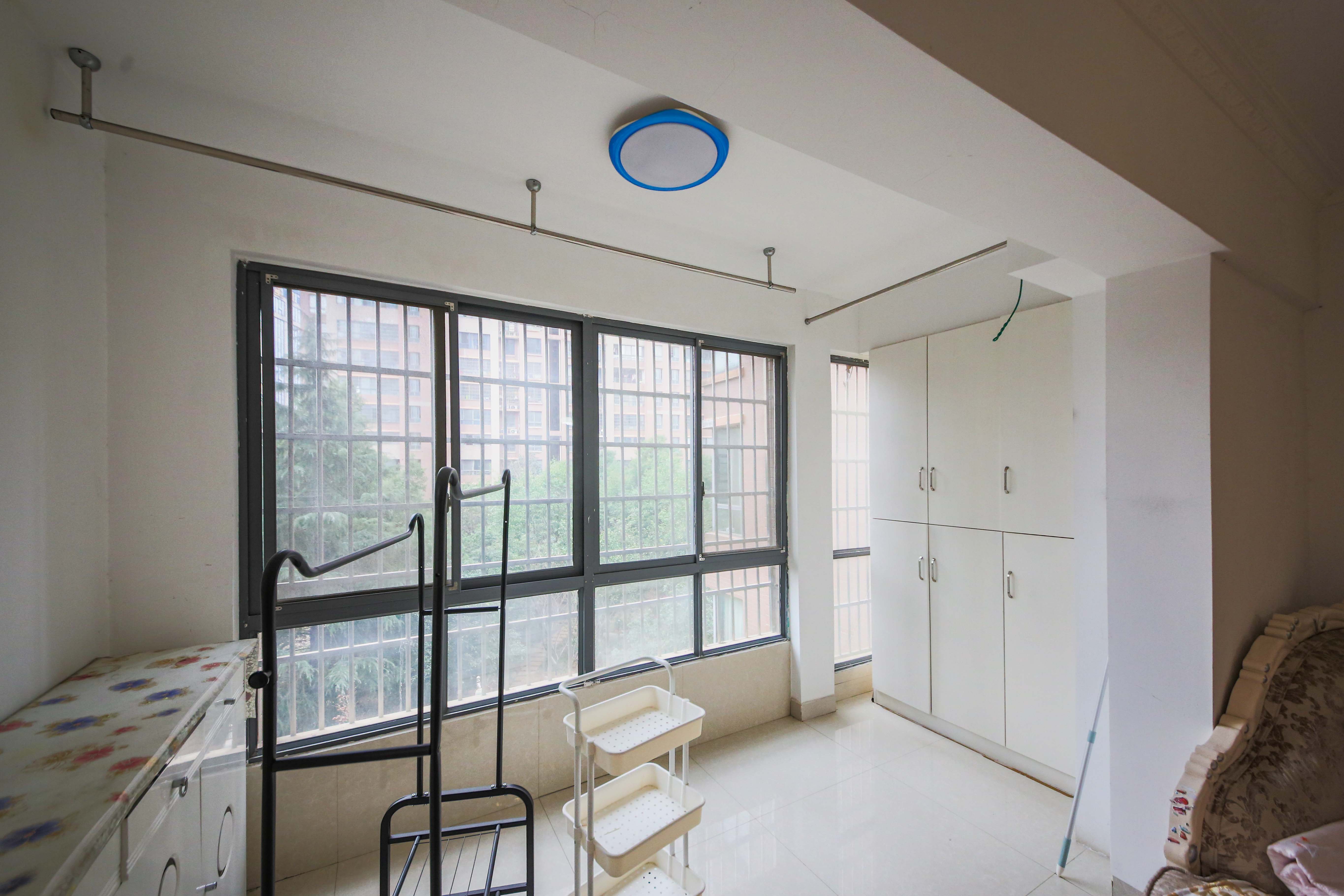 鑫远湘府华城  3室2厅2卫    142.8万 鑫远湘府华城  3室2厅2卫    142.8万阳台