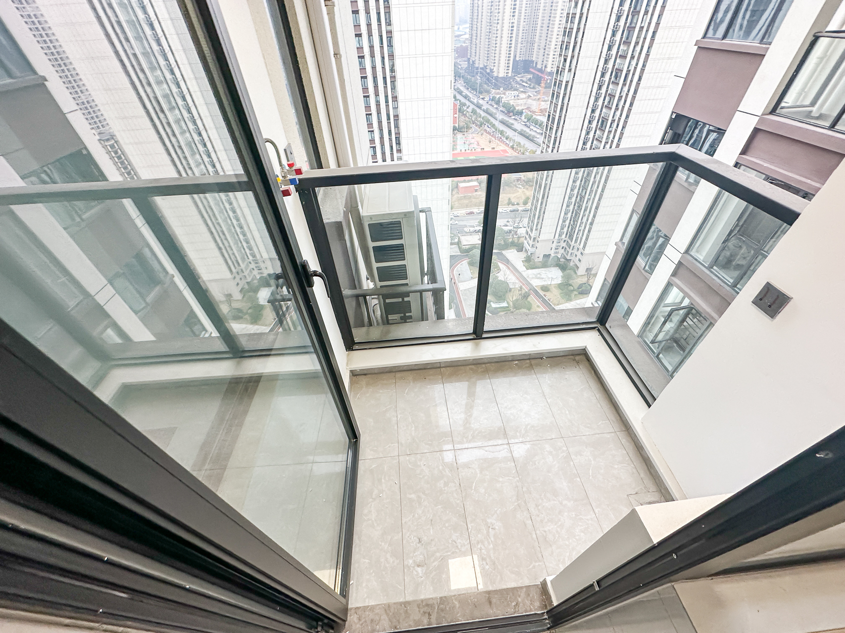 金富湘江悦城  4室2厅2卫    145.0万 金富湘江悦城  4室2厅2卫    145.0万阳台