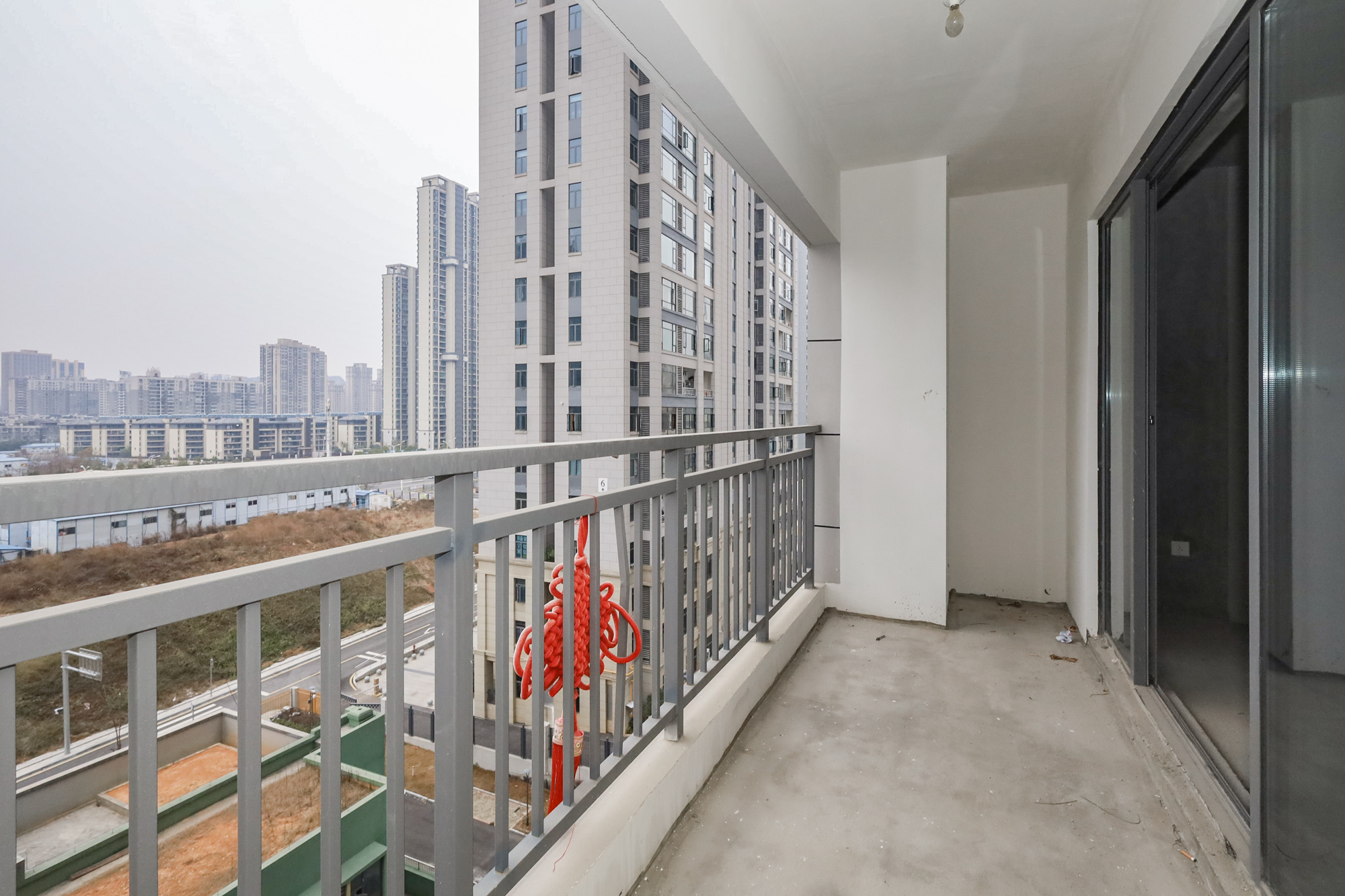 诺德滨江逸园（中铁逸园）  3室2厅2卫   185.00万阳台