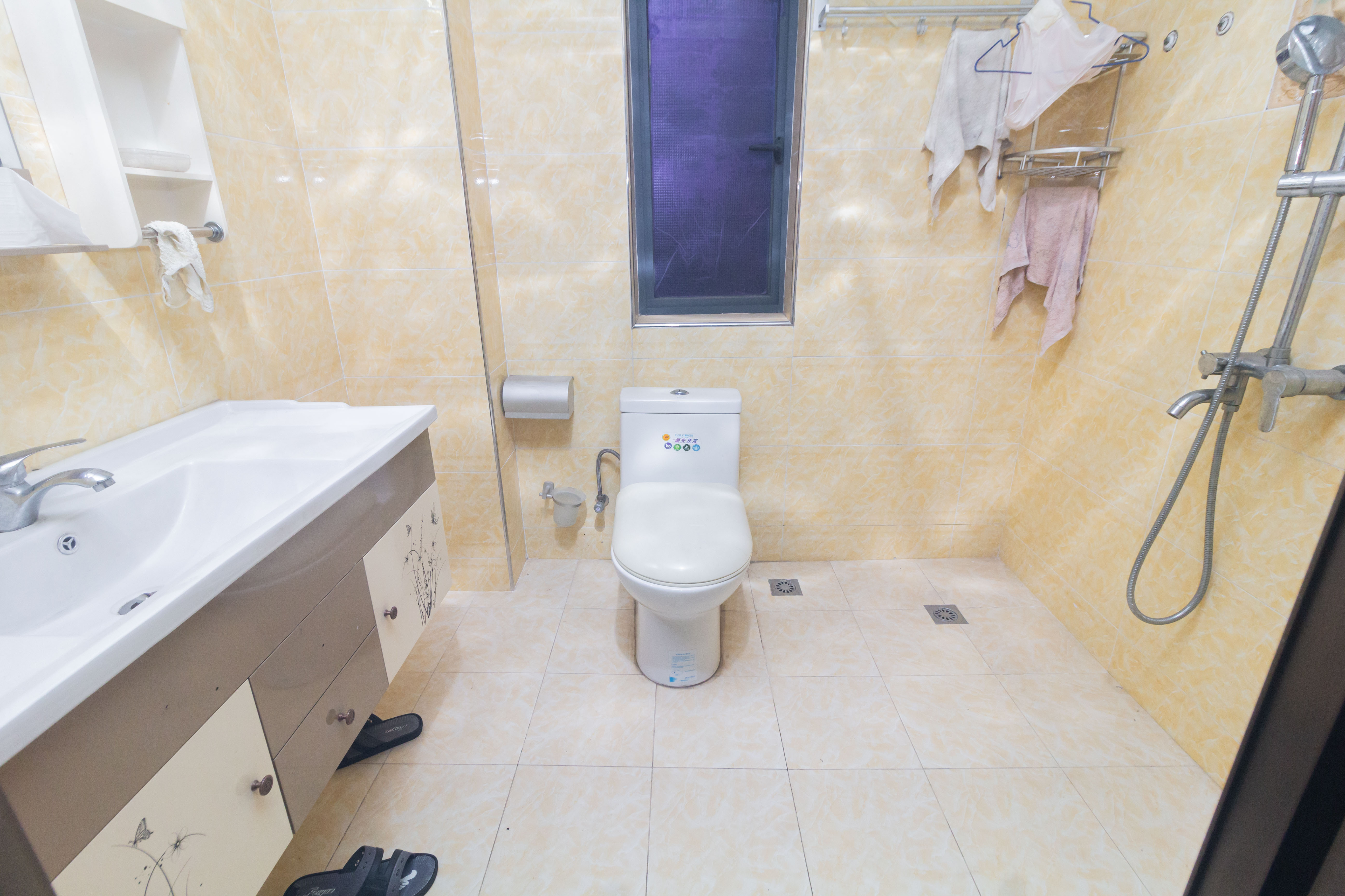 中国铁建国际城一期  4室2厅2卫    69.8万 中国铁建国际城一期  4室2厅2卫    69.8万卫生间