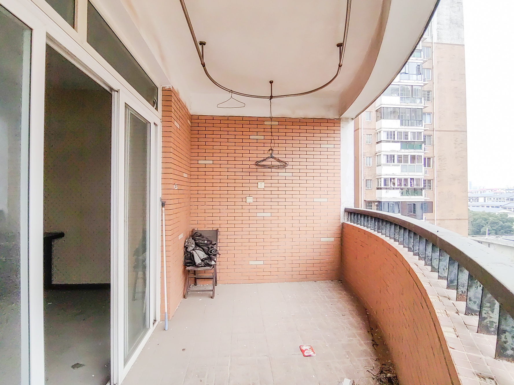 晶华美地 3室2厅1卫 69.8万 晶华美地 3室2厅1卫 69.8万阳台