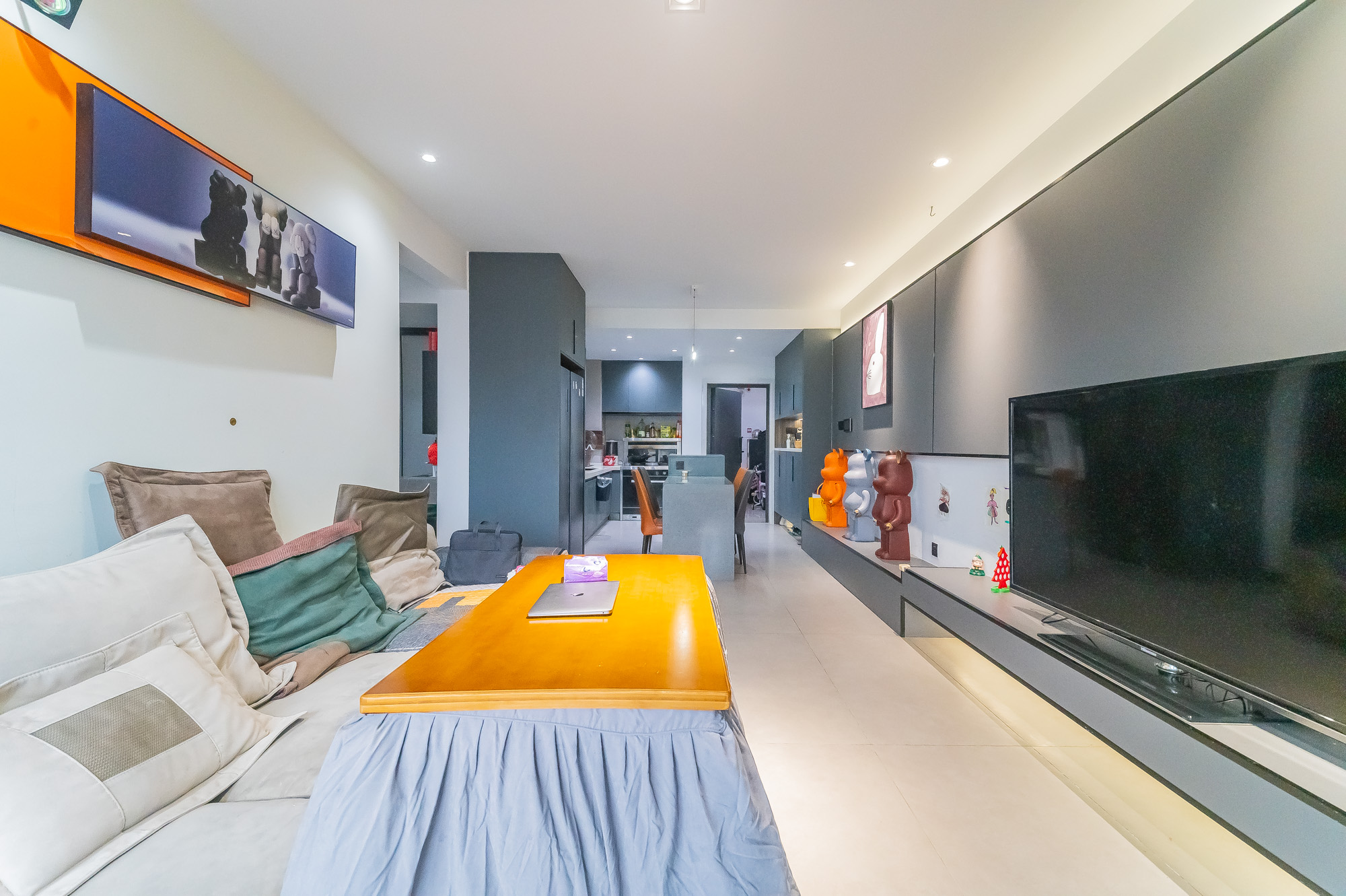 旭辉美的东樾城  3室2厅1卫    106.8万 旭辉美的东樾城  3室2厅1卫    106.8万客厅