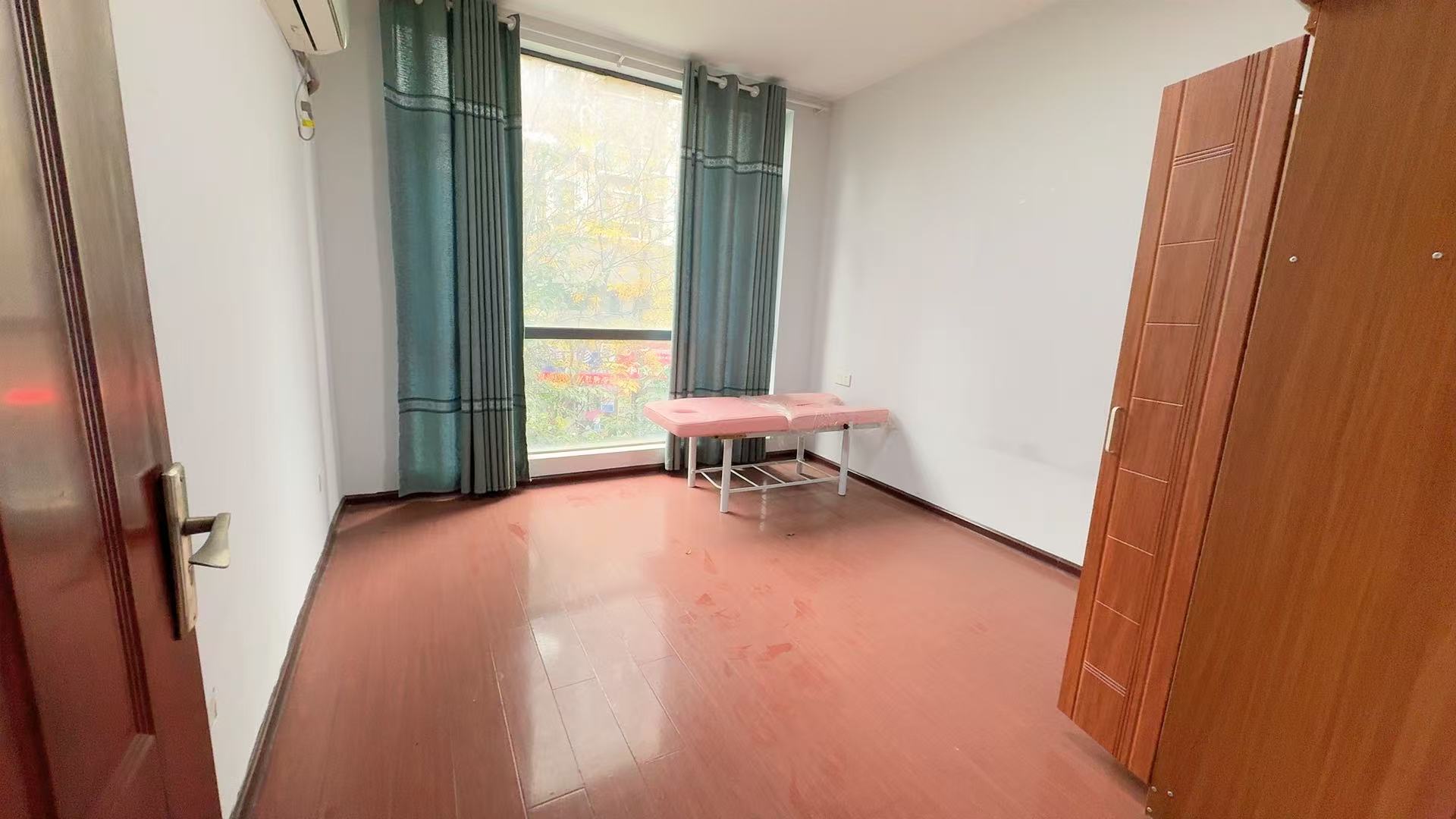 庐山春天早安华晨  3室2厅1卫    58.0万 庐山春天早安华晨  3室2厅1卫    58.0万室内图