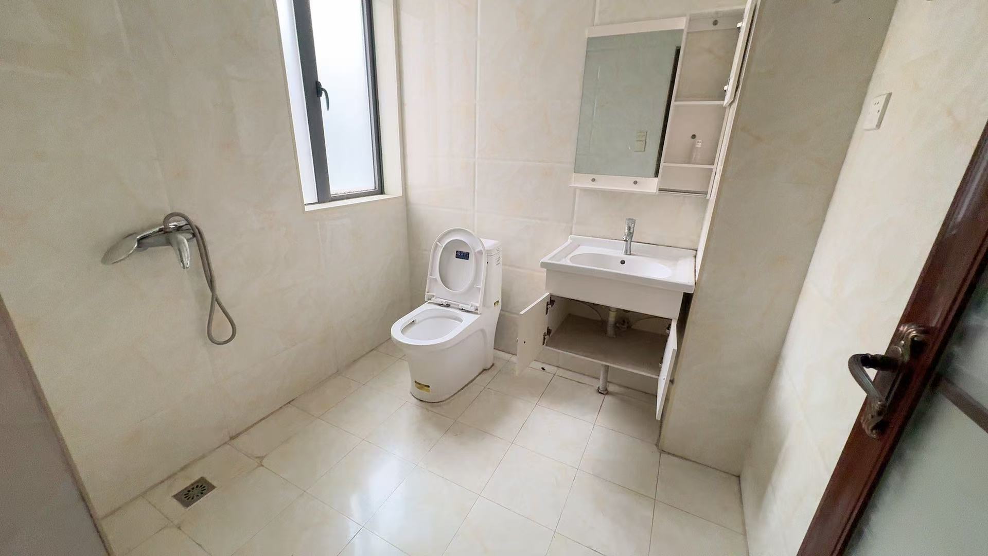 庐山春天早安华晨  3室2厅1卫    58.0万 庐山春天早安华晨  3室2厅1卫    58.0万室内图