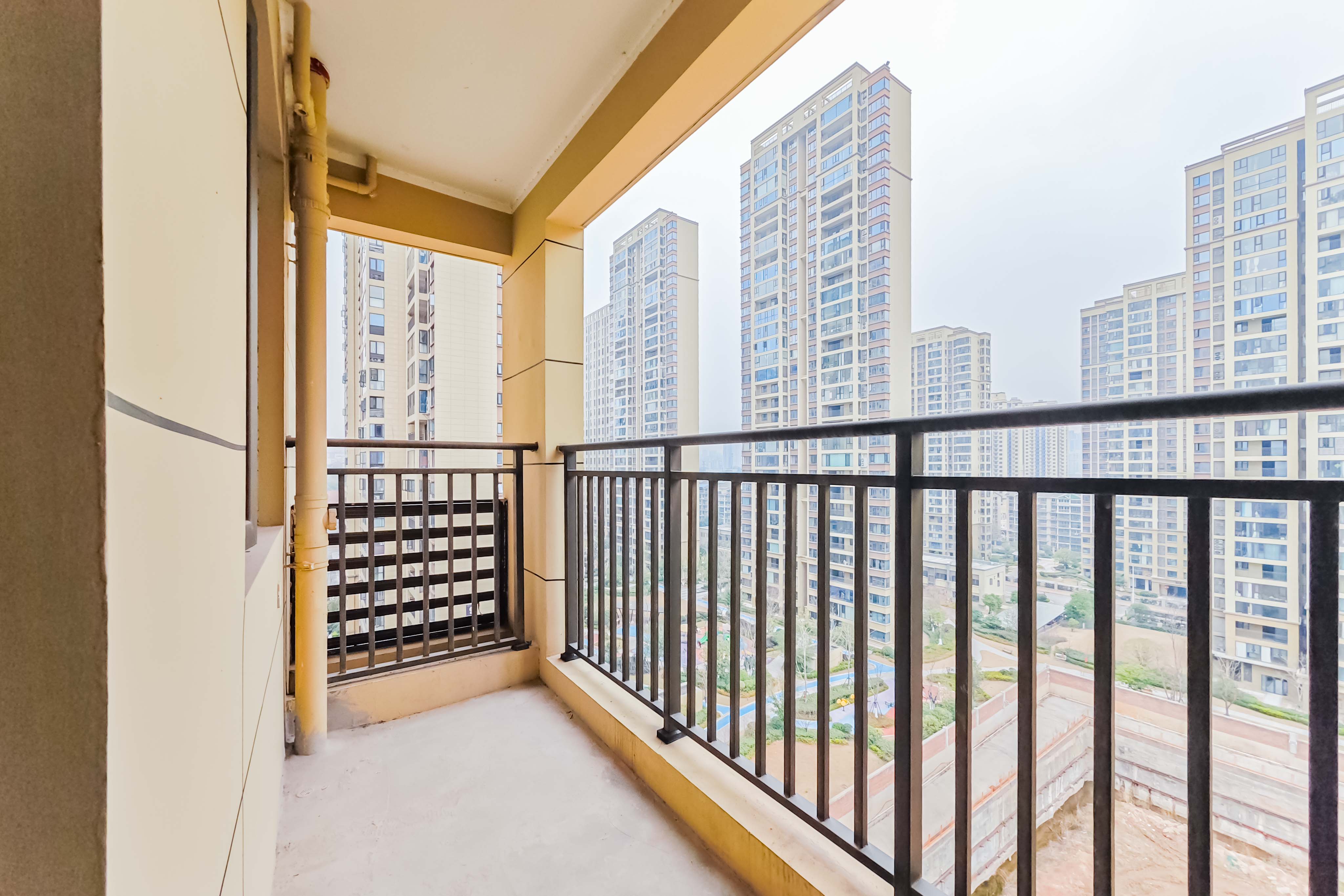 世茂璀璨天城  4室2厅2卫    215.0万 世茂璀璨天城  4室2厅2卫    215.0万其他