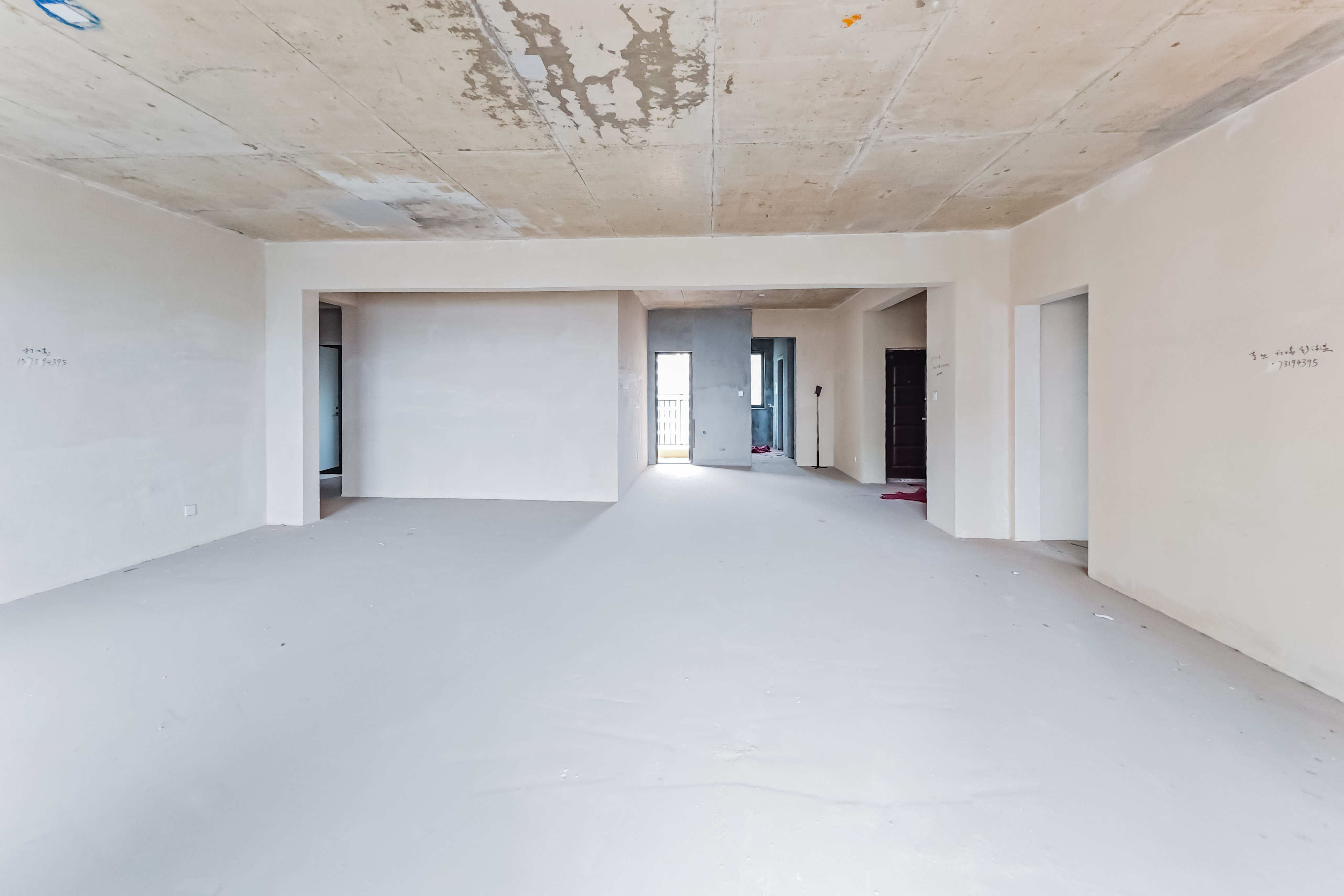 世茂璀璨天城 4室2厅3卫 207.0万 世茂璀璨天城 4室2厅3卫 207.0万客厅