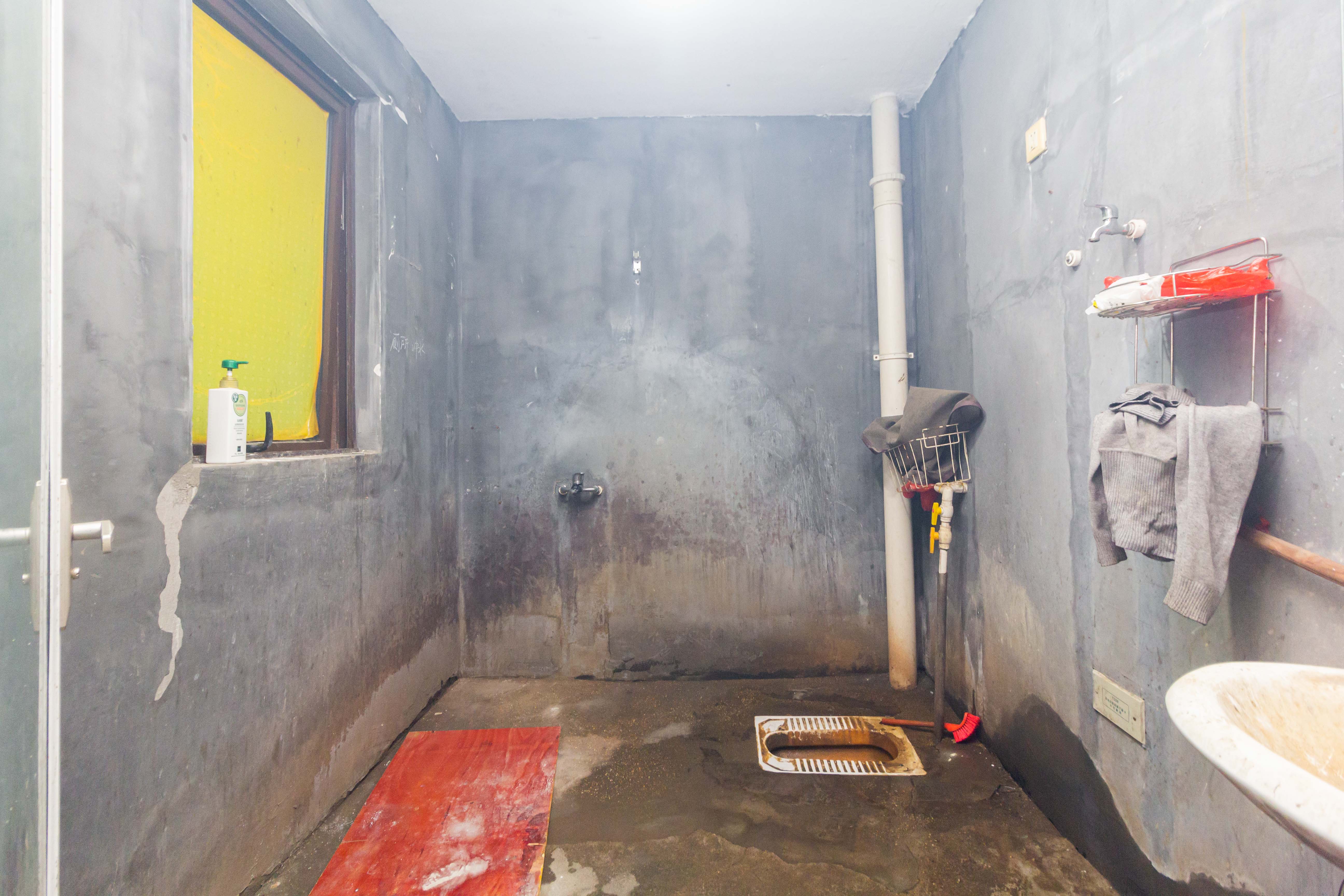 天园假日  4室2厅2卫    135.0万 天园假日  4室2厅2卫    135.0万卫生间