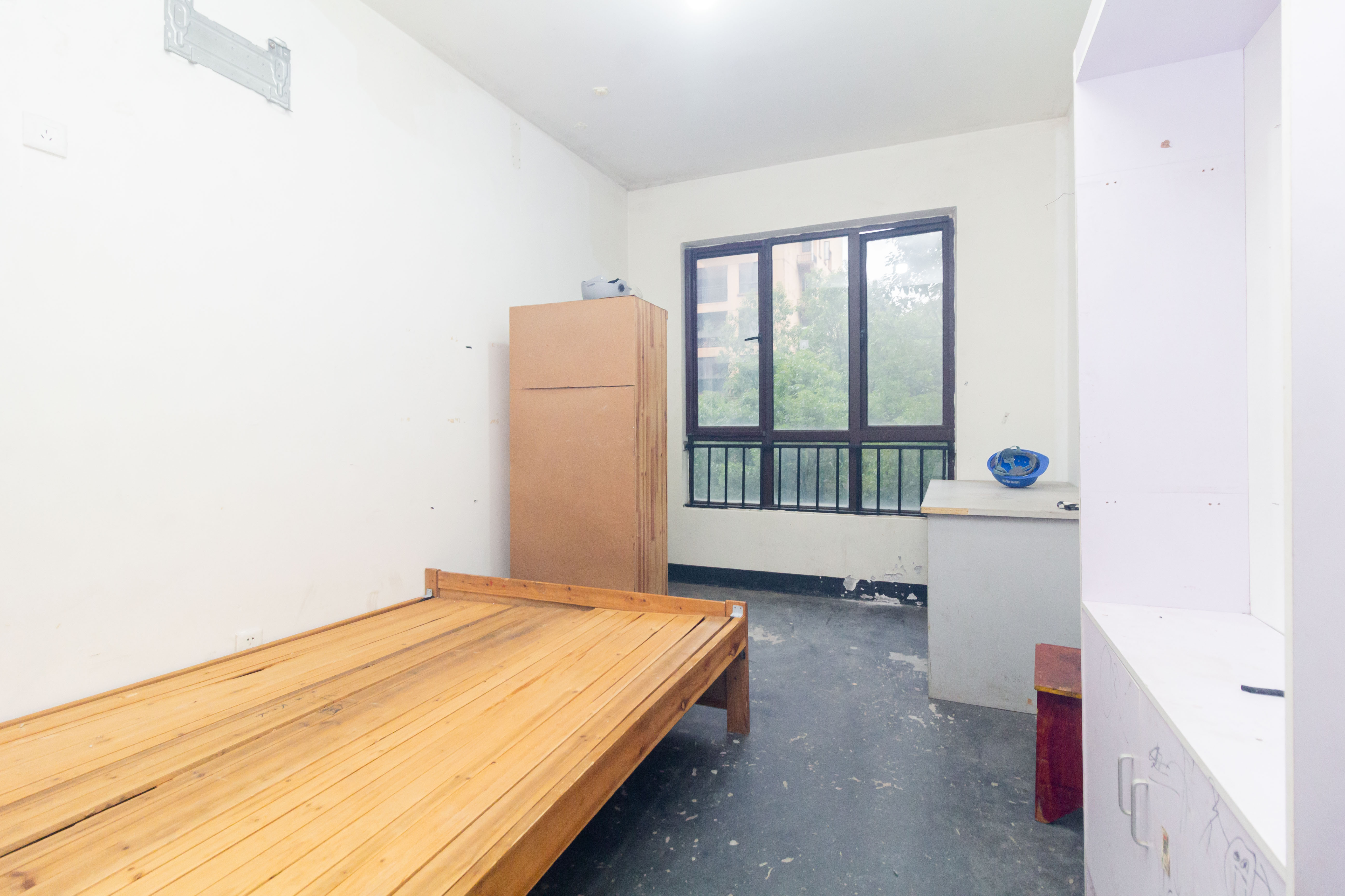 天园假日  4室2厅2卫    135.0万 天园假日  4室2厅2卫    135.0万卧室