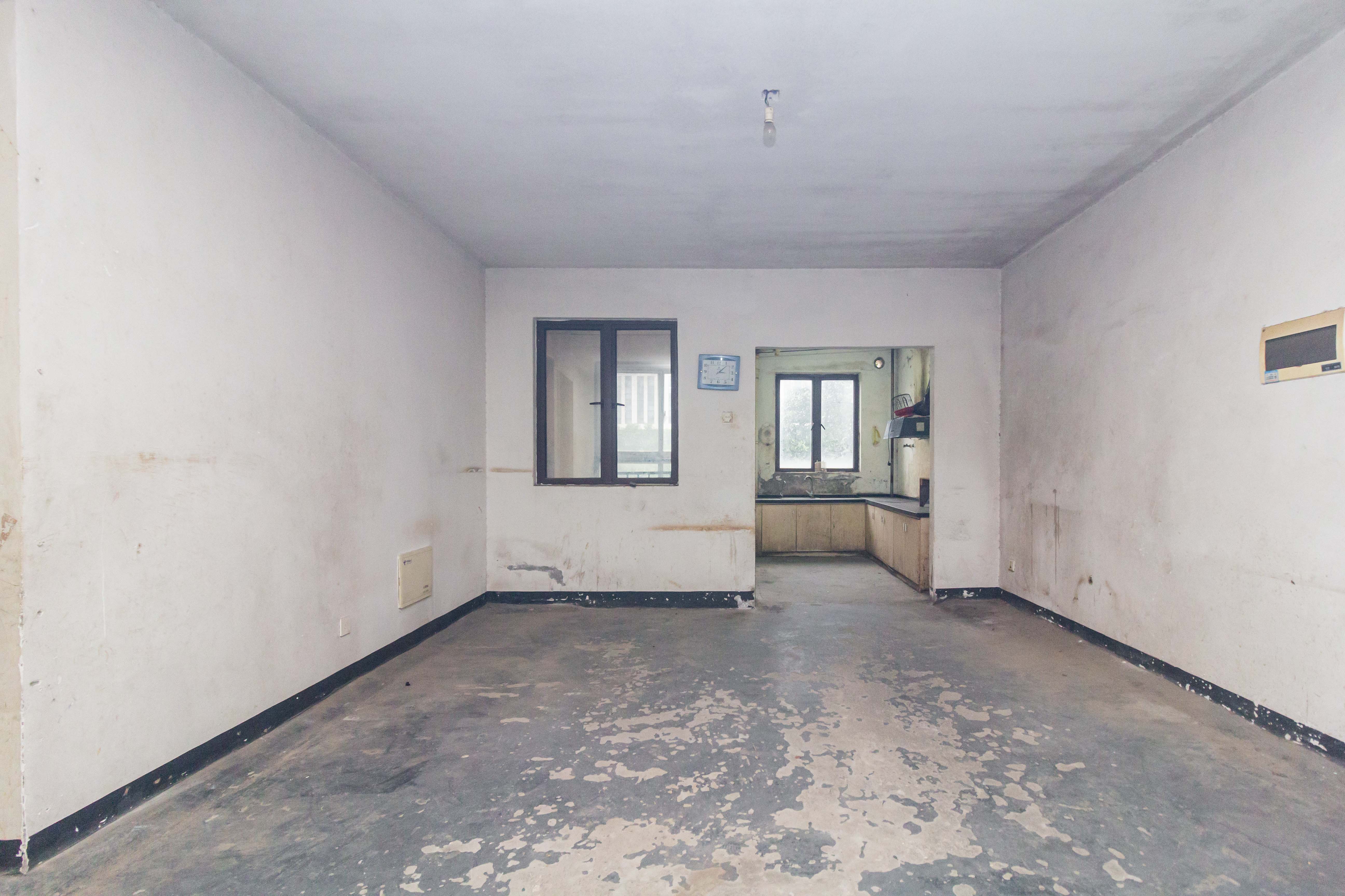 天园假日  4室2厅2卫    135.0万 天园假日  4室2厅2卫    135.0万卧室