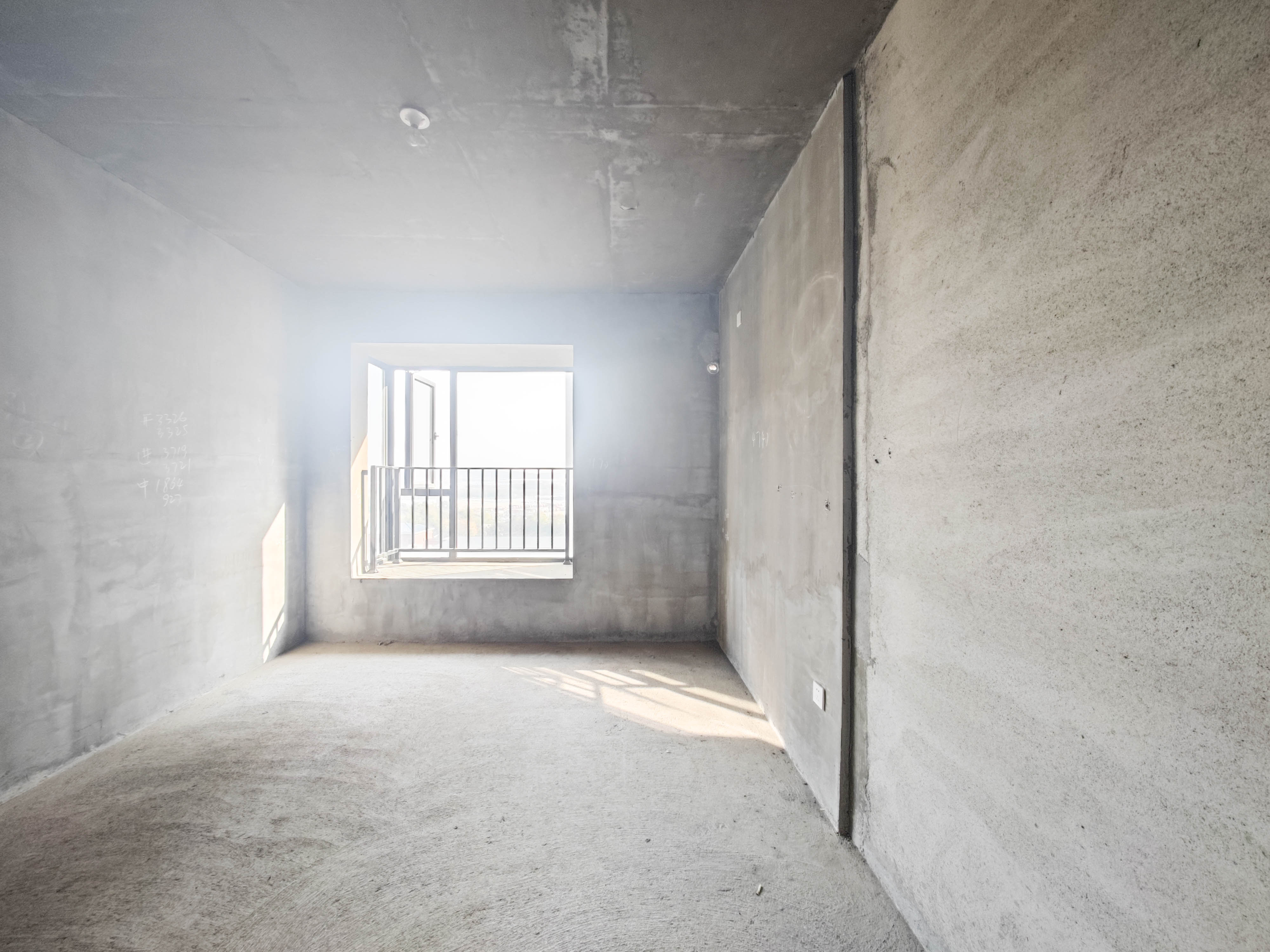 中建嘉和城  4室2厅2卫   140.00万卧室