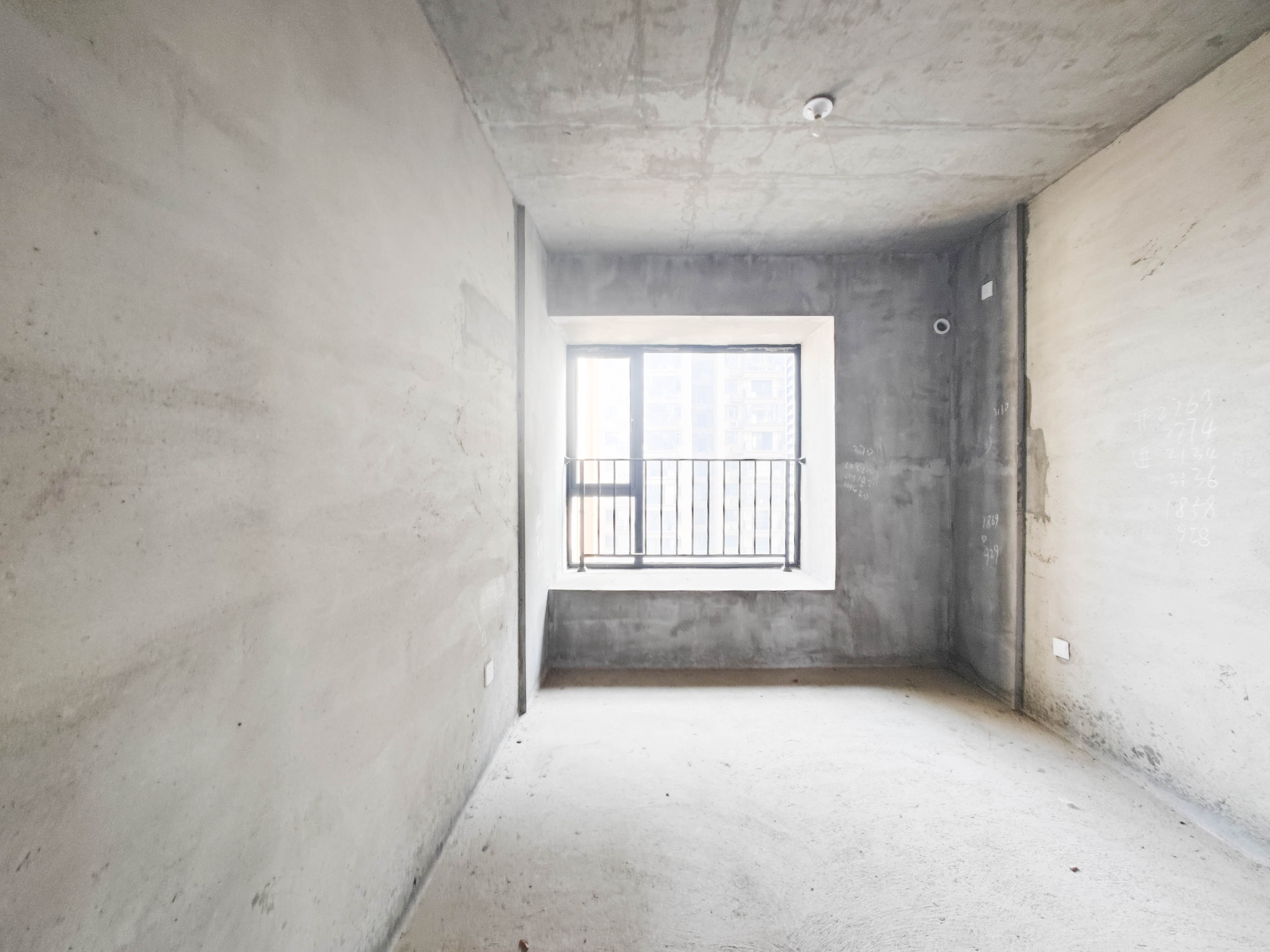中建嘉和城  4室2厅2卫   140.00万卧室