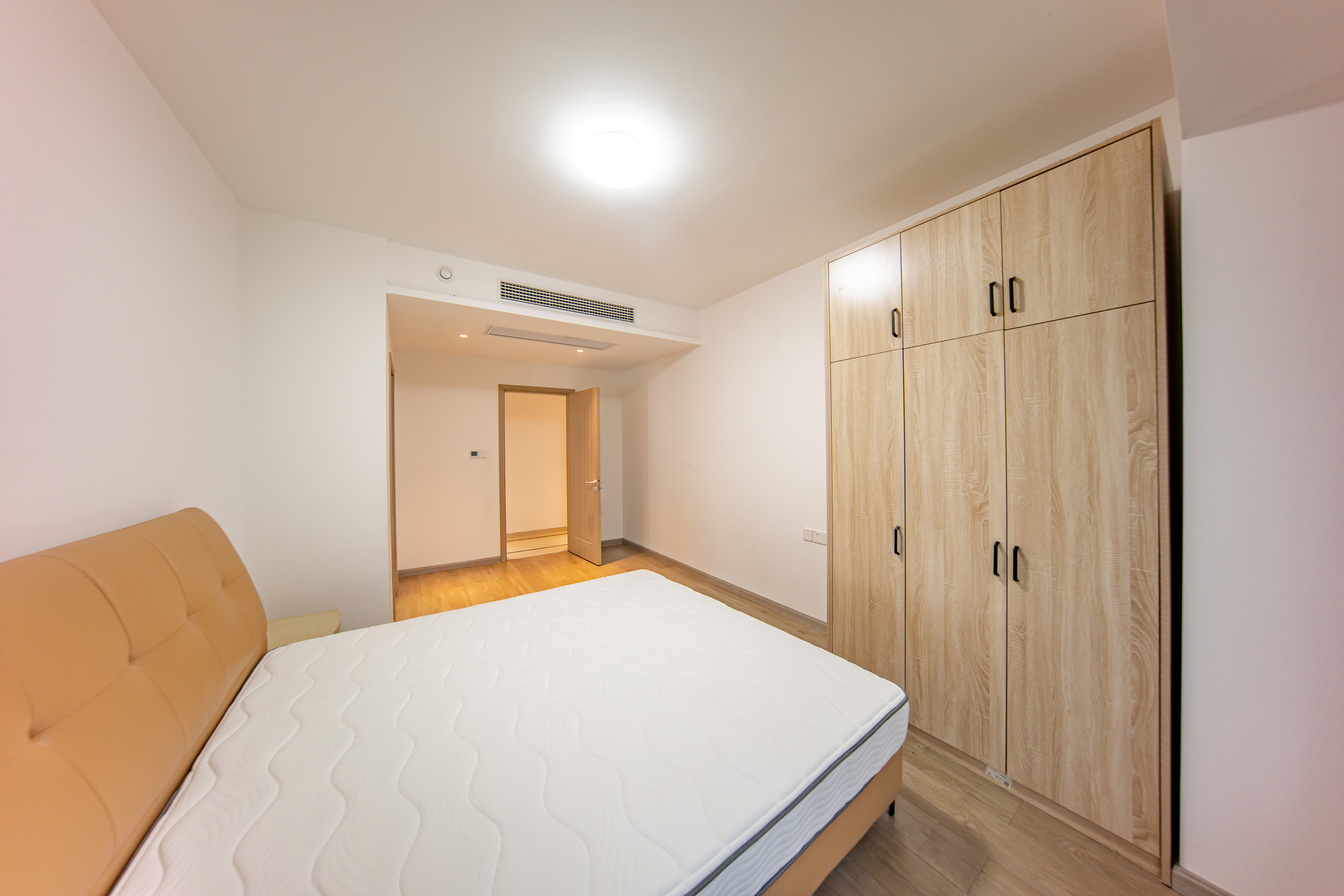 建投象山国际  4室2厅2卫   178.00万卧室