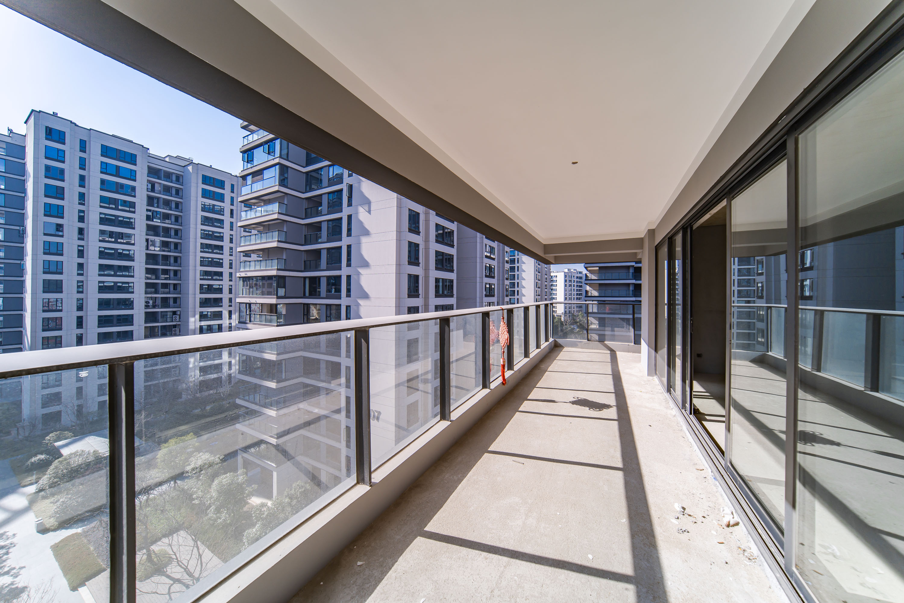 梦想麓隐桐溪 5室2厅4卫 300.0万 梦想麓隐桐溪 5室2厅4卫 300.0万阳台