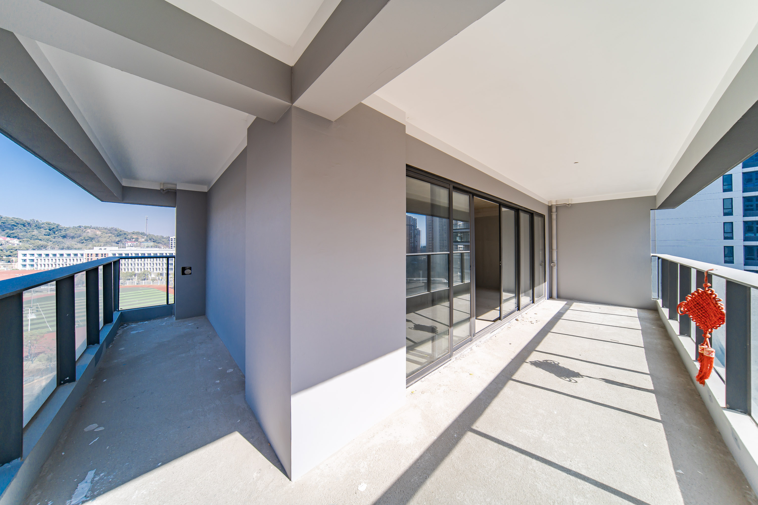 梦想麓隐桐溪 5室2厅4卫 300.0万 梦想麓隐桐溪 5室2厅4卫 300.0万阳台