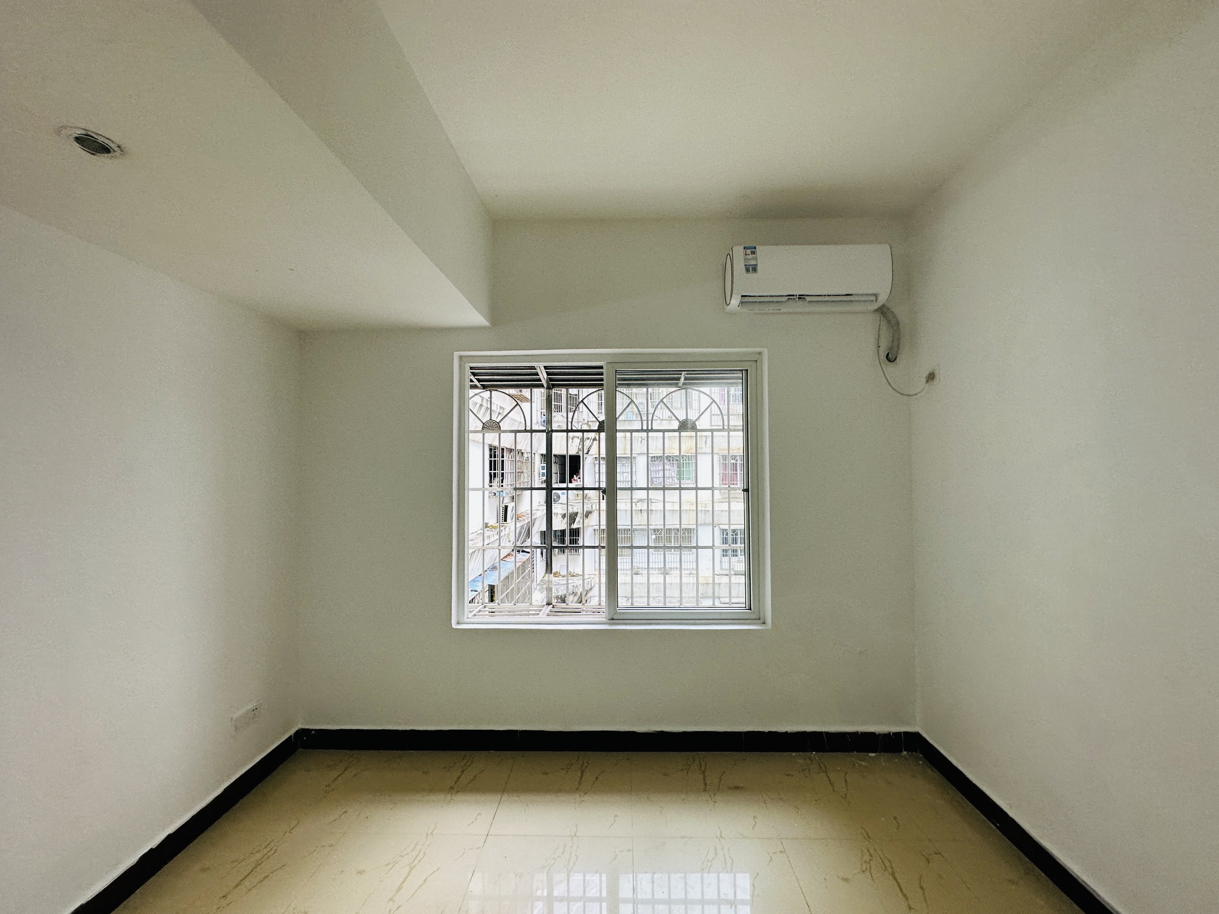 和平城市广场  1室1厅1卫    35.8万 和平城市广场  1室1厅1卫    35.8万客厅