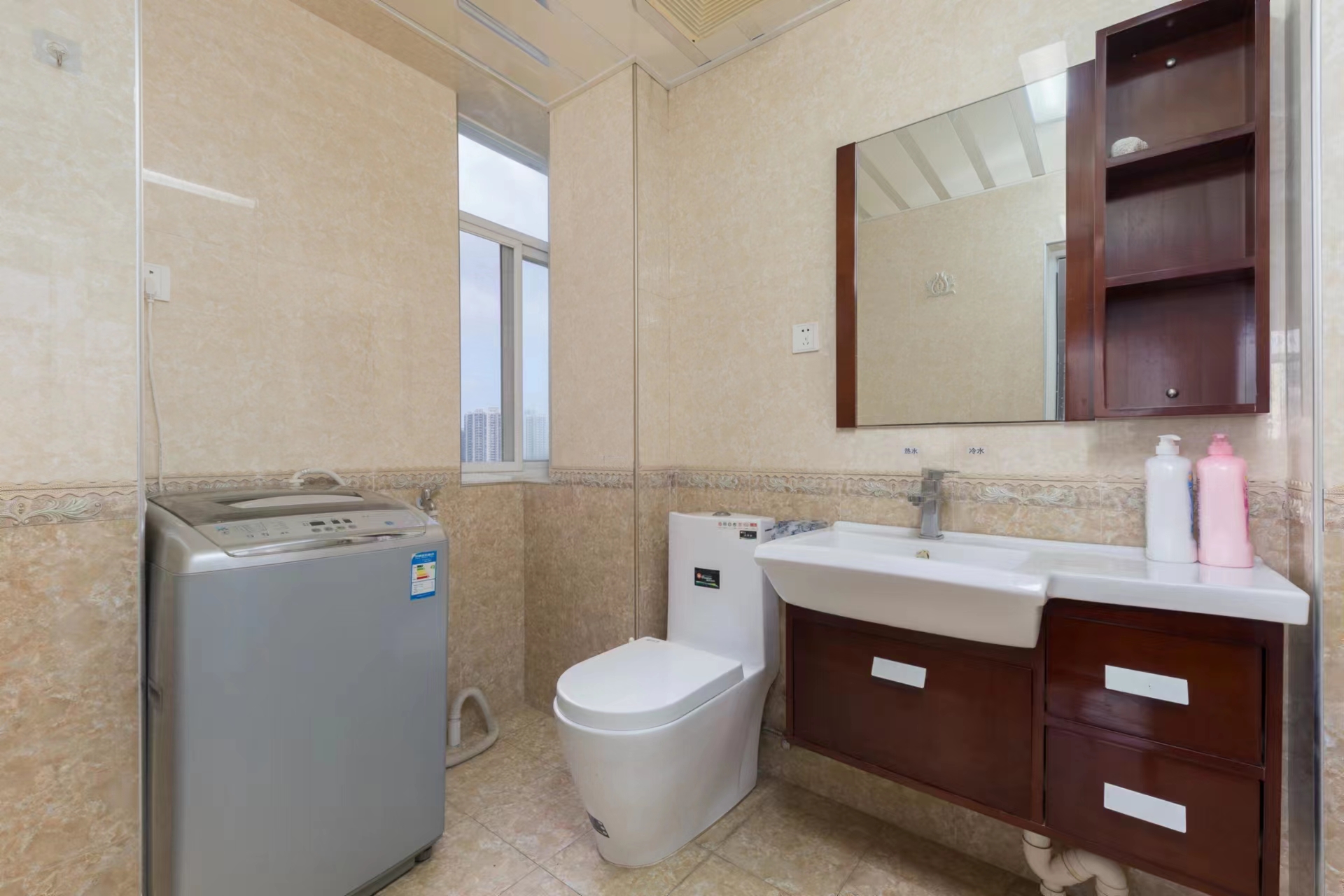 龙江大厦 4室2厅2卫 200.0万 龙江大厦 4室2厅2卫 200.0万室内图