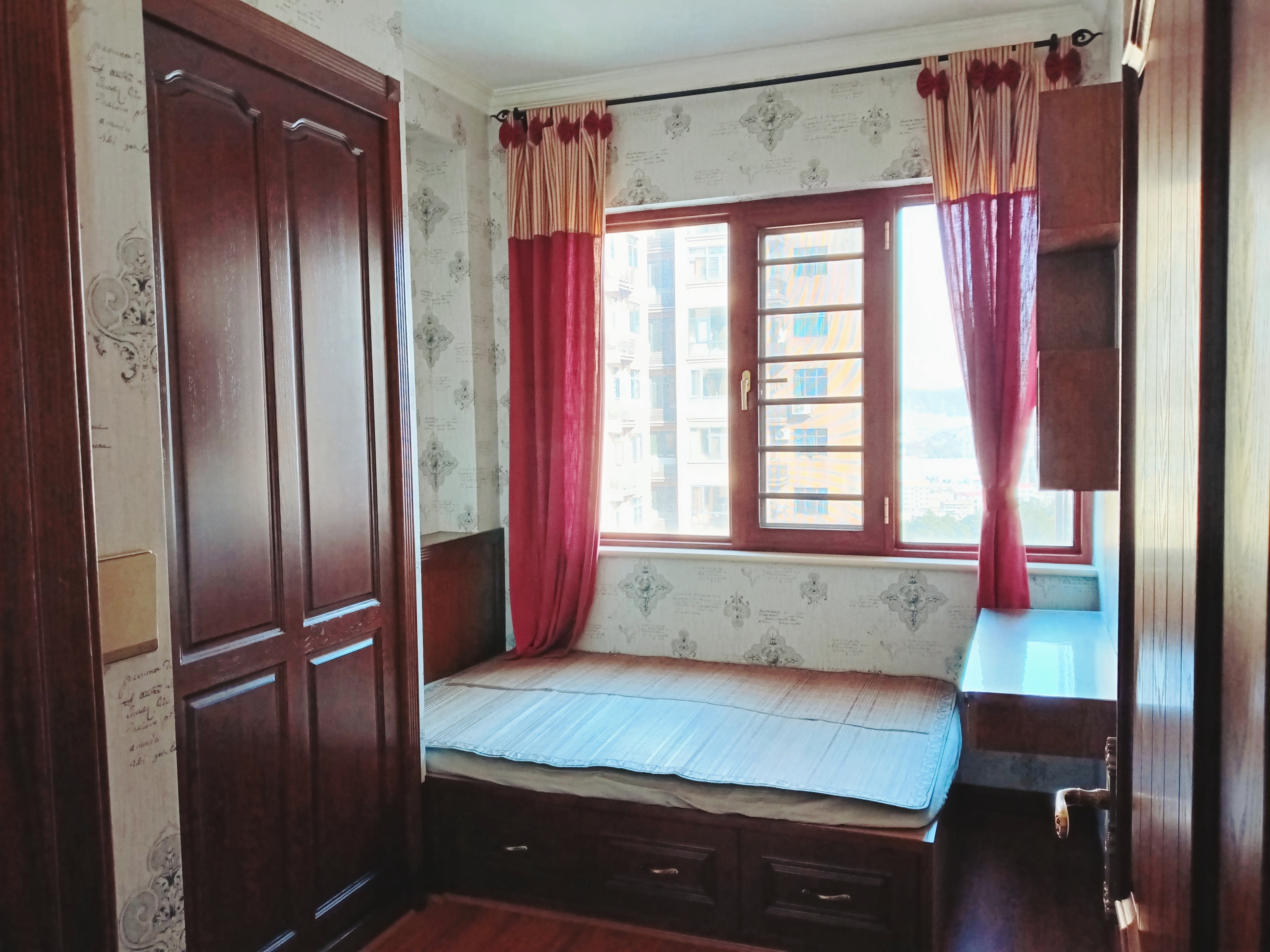 众一桂府  4室2厅2卫    102.8万 众一桂府  4室2厅2卫    102.8万客厅