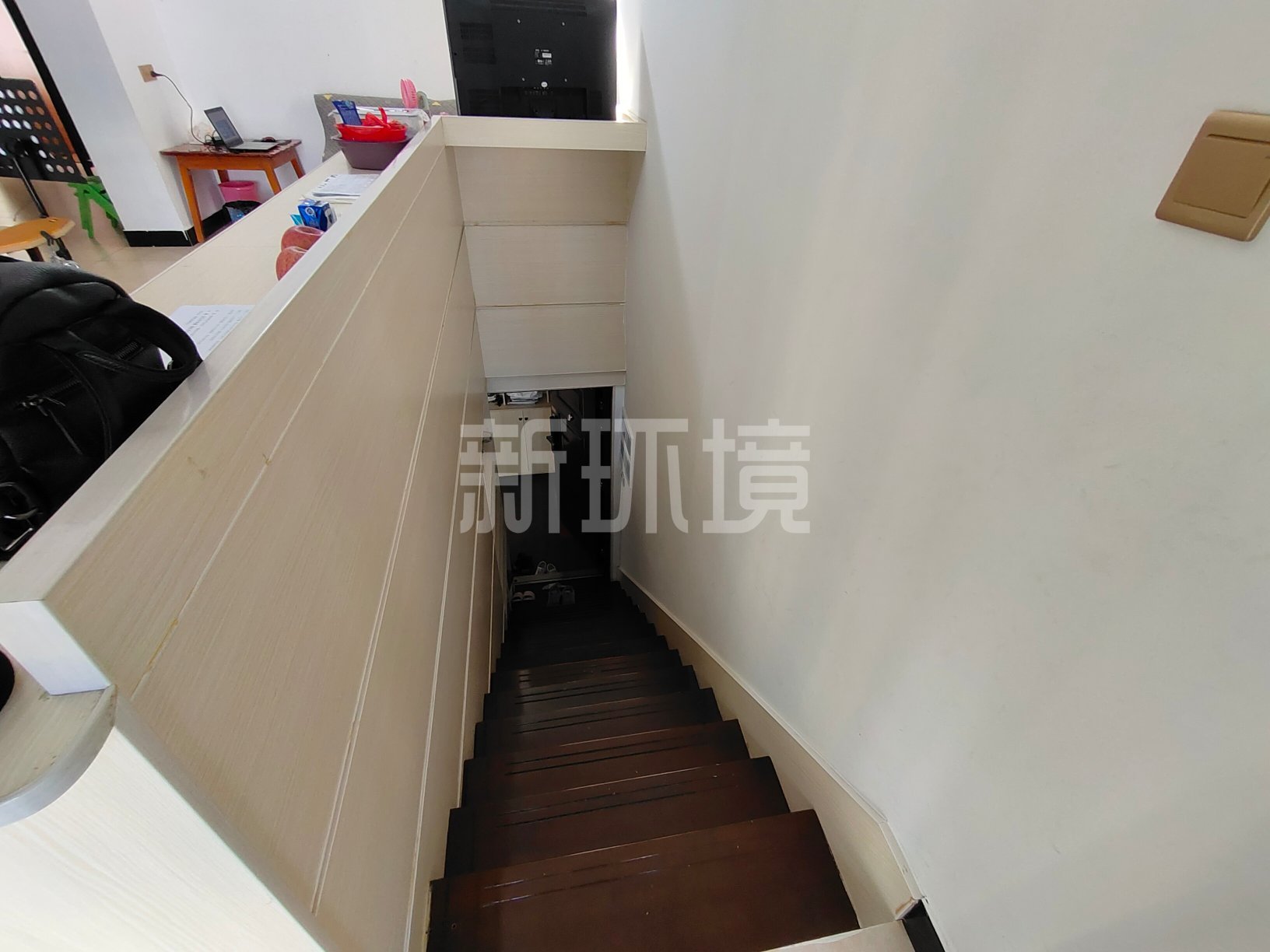 旺角佳园  4室2厅2卫   95.00万客厅