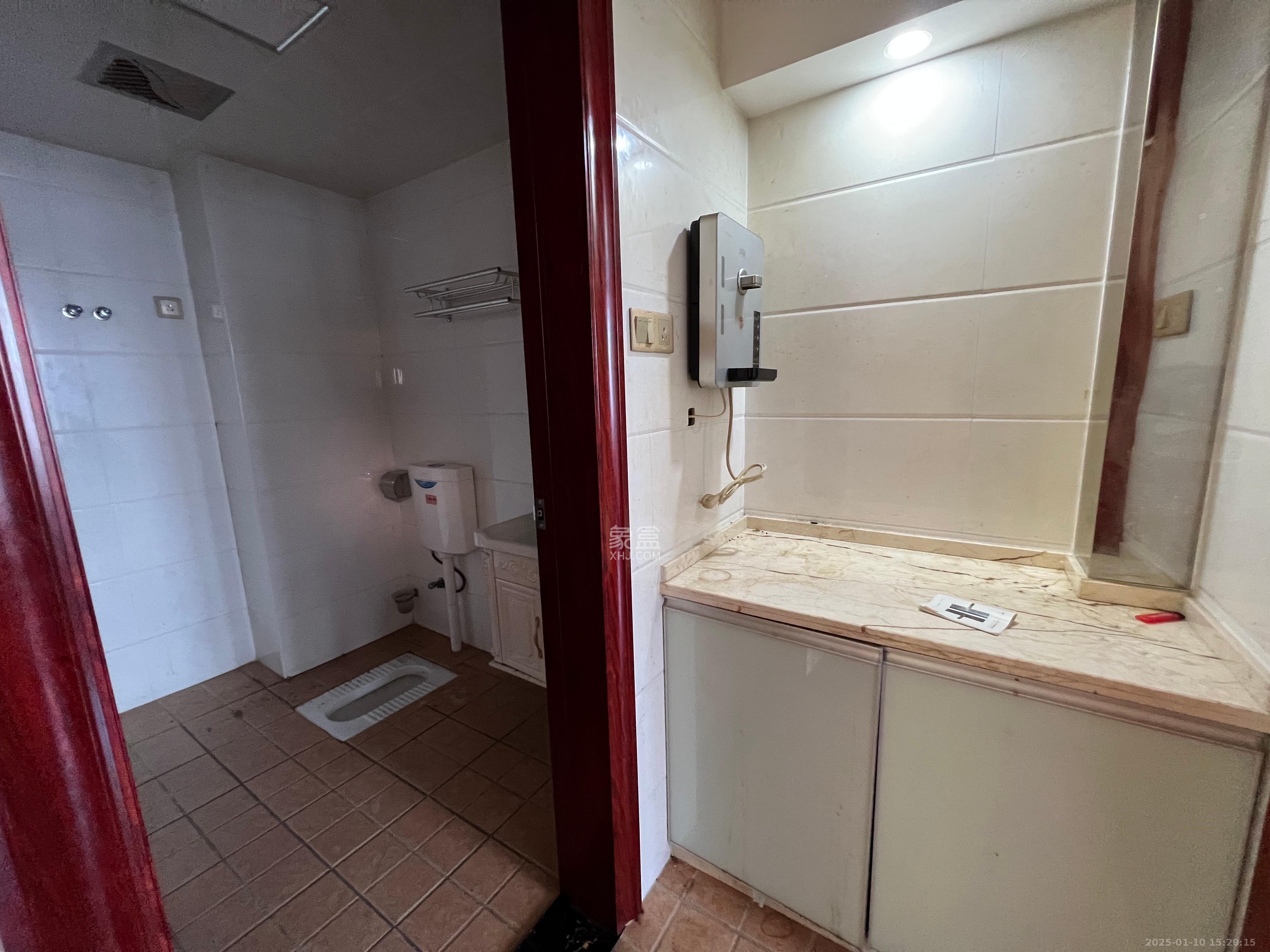 长房中庭国际(东郡华蓉广场) 2室2厅1卫 2600.0元/月 长房中庭国际(东郡华蓉广场) 2室2厅1卫 2600.0元/月室内图