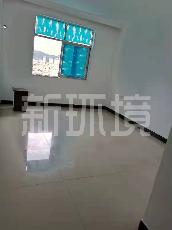 宏力大厦(宏历商业广场) 4室2厅2卫 60.0万 宏力大厦(宏历商业广场) 4室2厅2卫 60.0万客厅