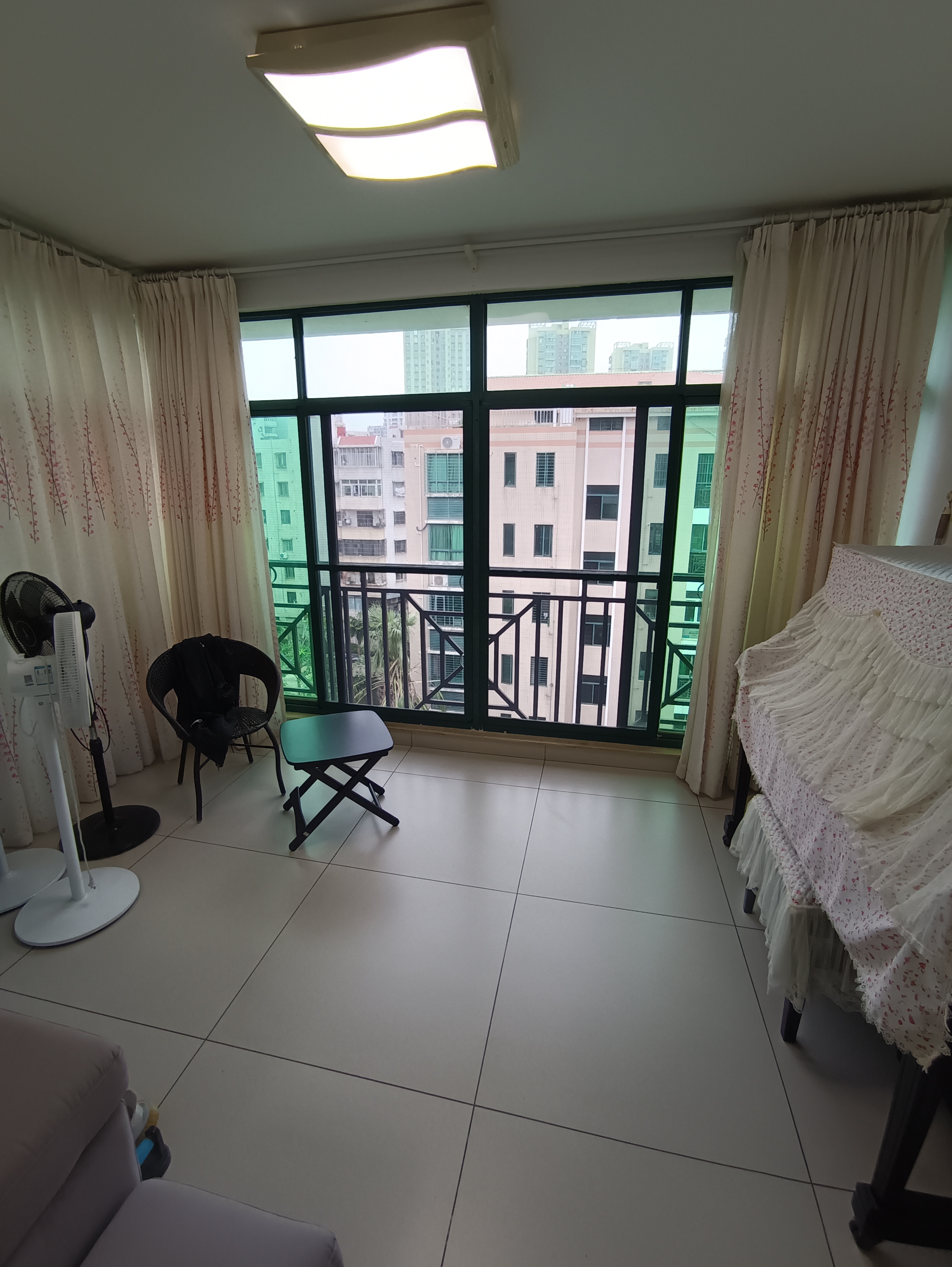 金海雅苑 4室2厅3卫 165.0万 金海雅苑 4室2厅3卫 165.0万阳台