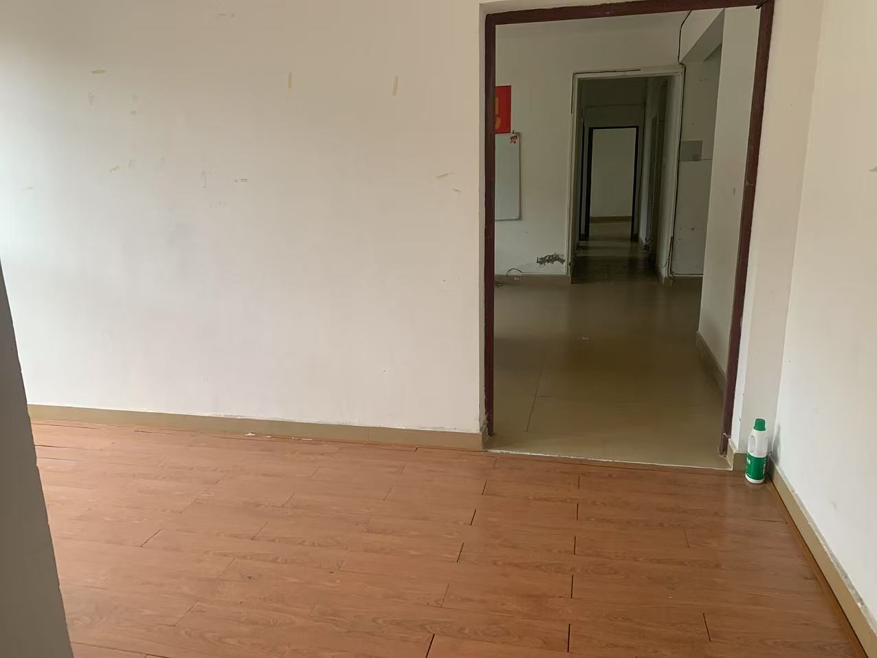 金海广场 4室2厅2卫 3300.0元/月 金海广场 4室2厅2卫 3300.0元/月室内图